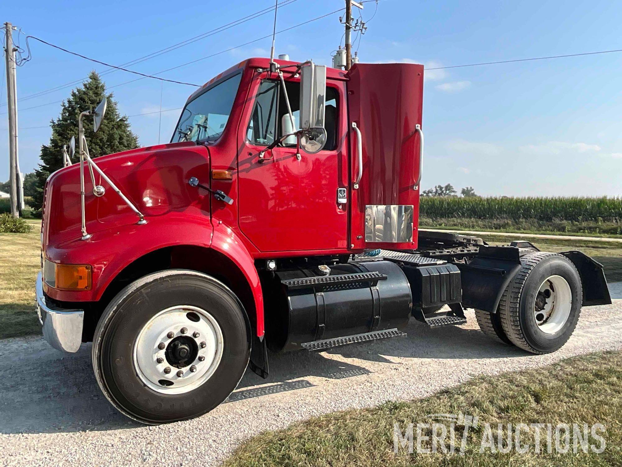 1998 IH 8100 Day cab semi