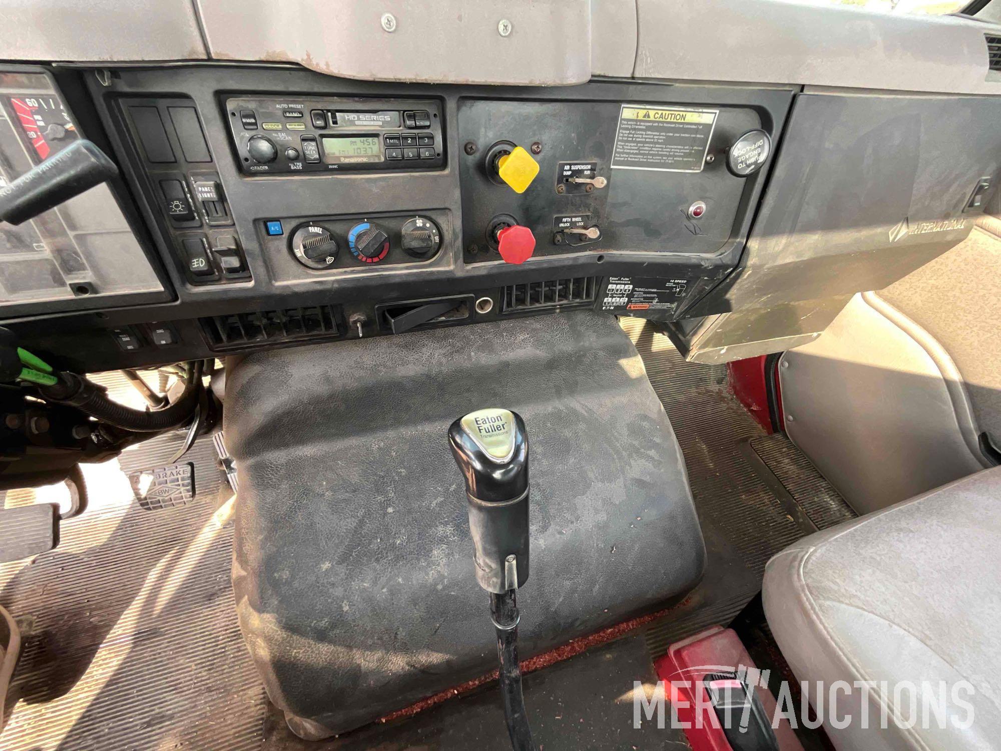 1998 IH 8100 Day cab semi