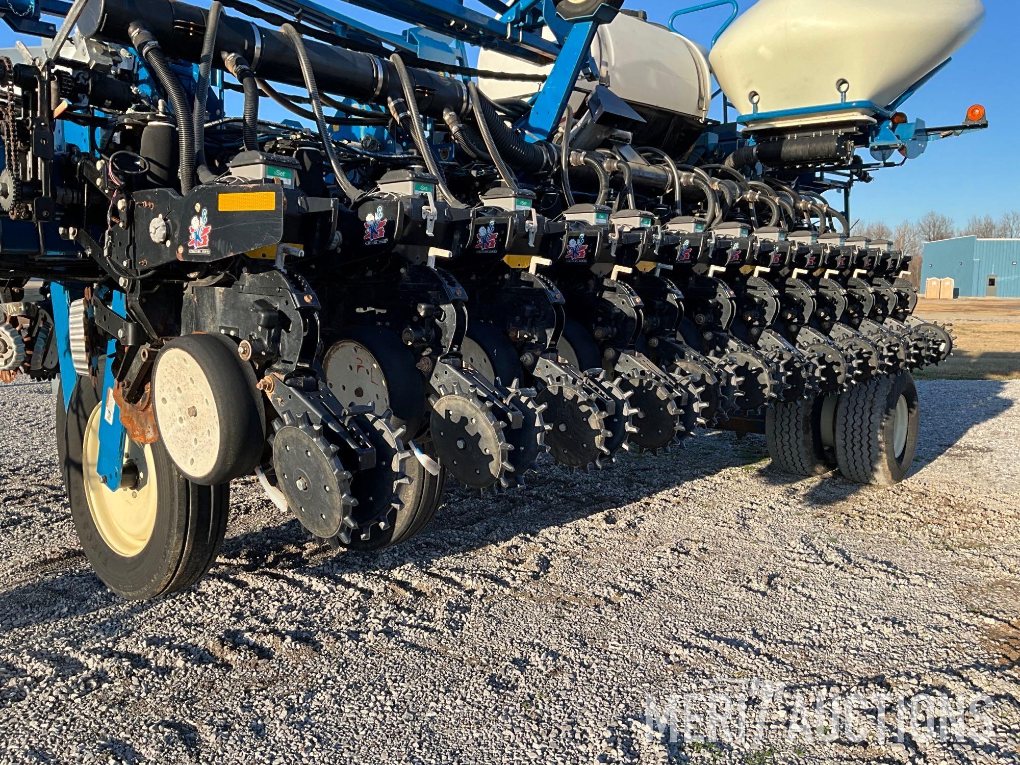 2014 Kinze 3700 ASD Bulk Fill 24 Row Front Fold Planter