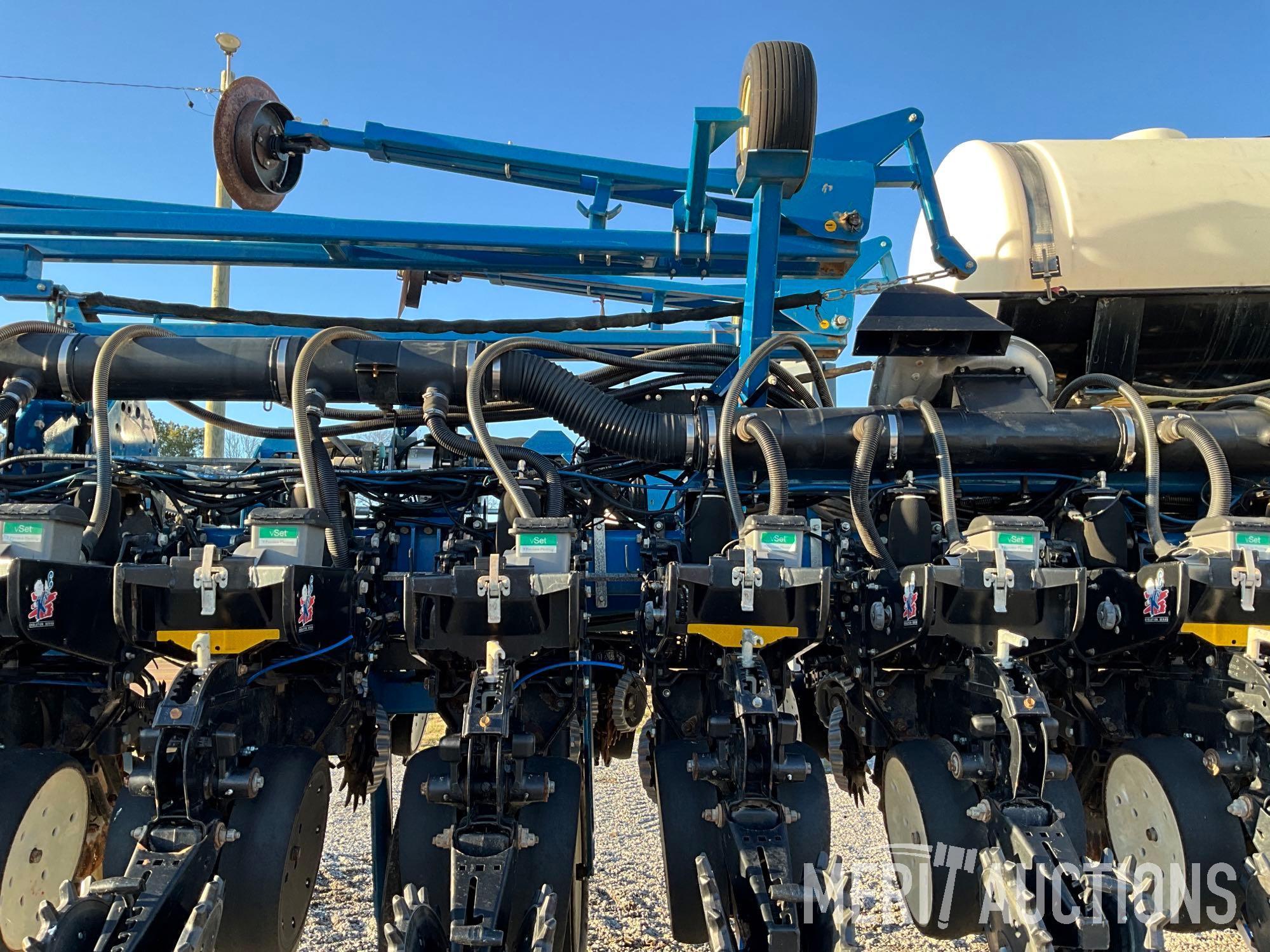 2014 Kinze 3700 ASD Bulk Fill 24 Row Front Fold Planter