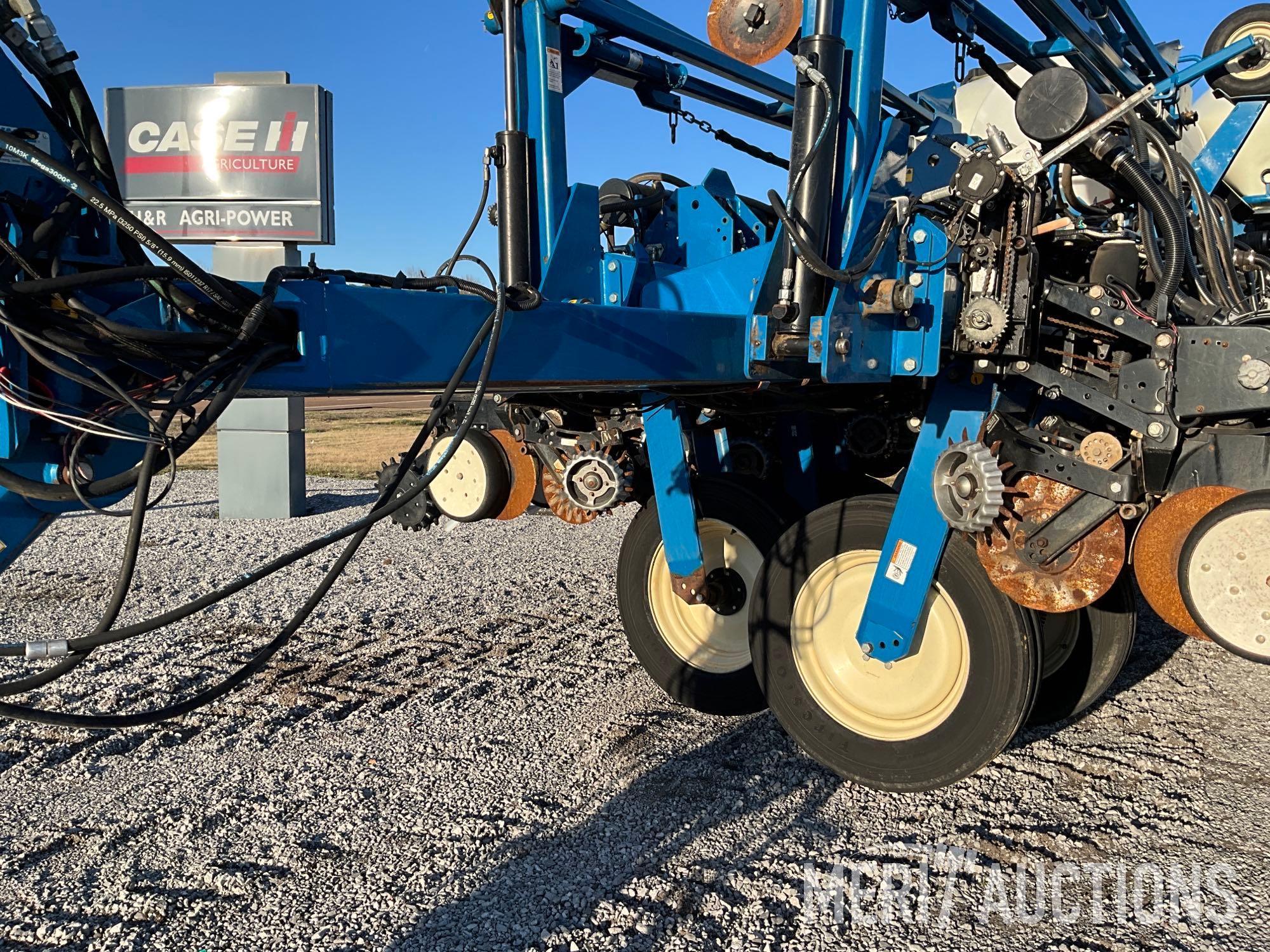 2014 Kinze 3700 ASD Bulk Fill 24 Row Front Fold Planter