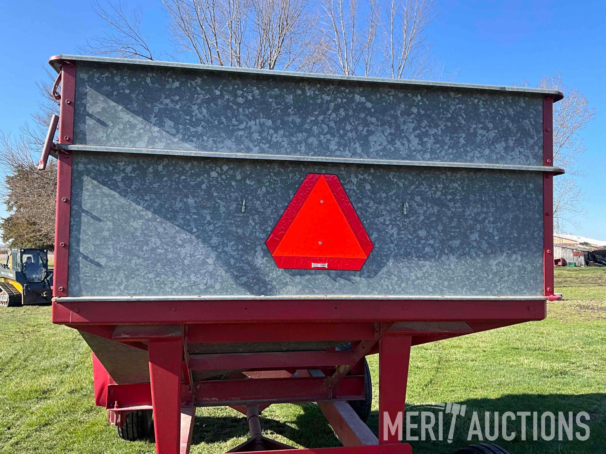 Heider 175bu. gravity wagon & gear