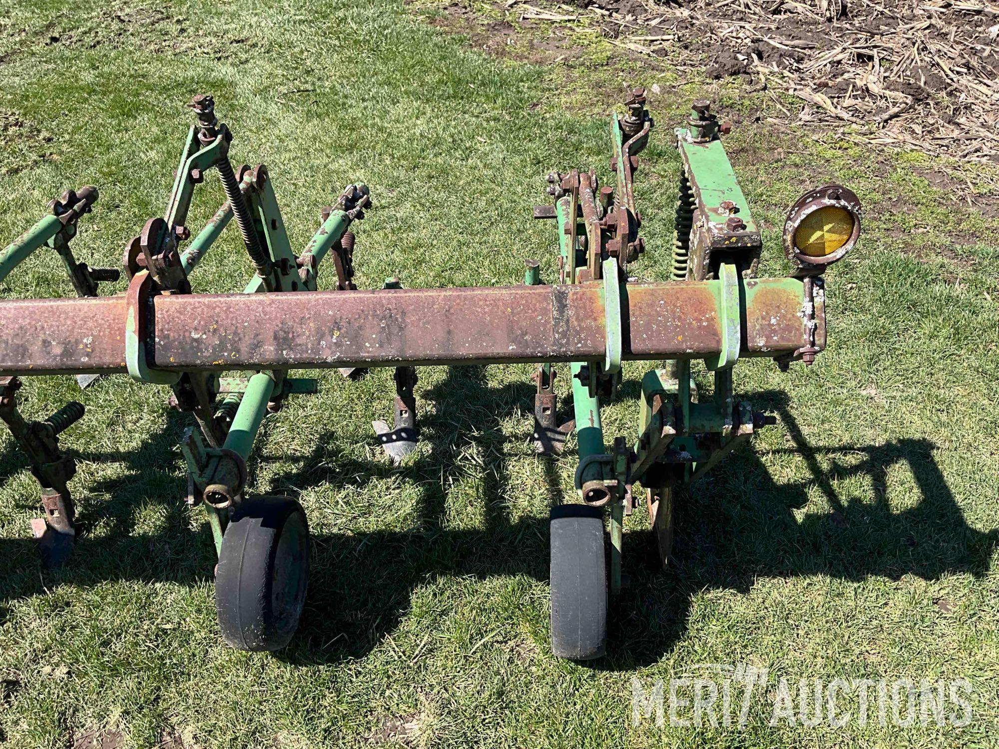 John Deere 6 row 30in. 3-pt. cultivator