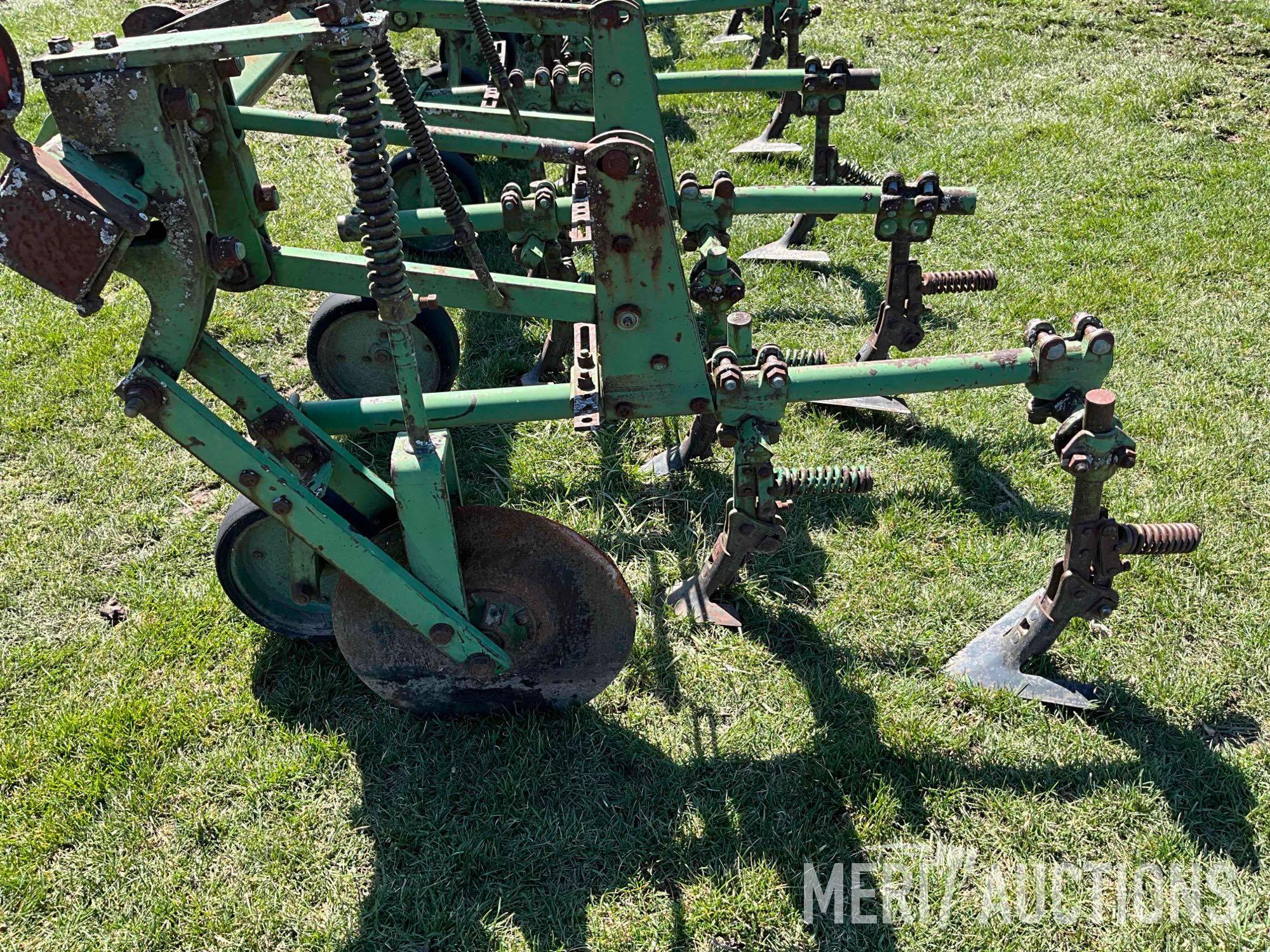 John Deere 6 row 30in. 3-pt. cultivator