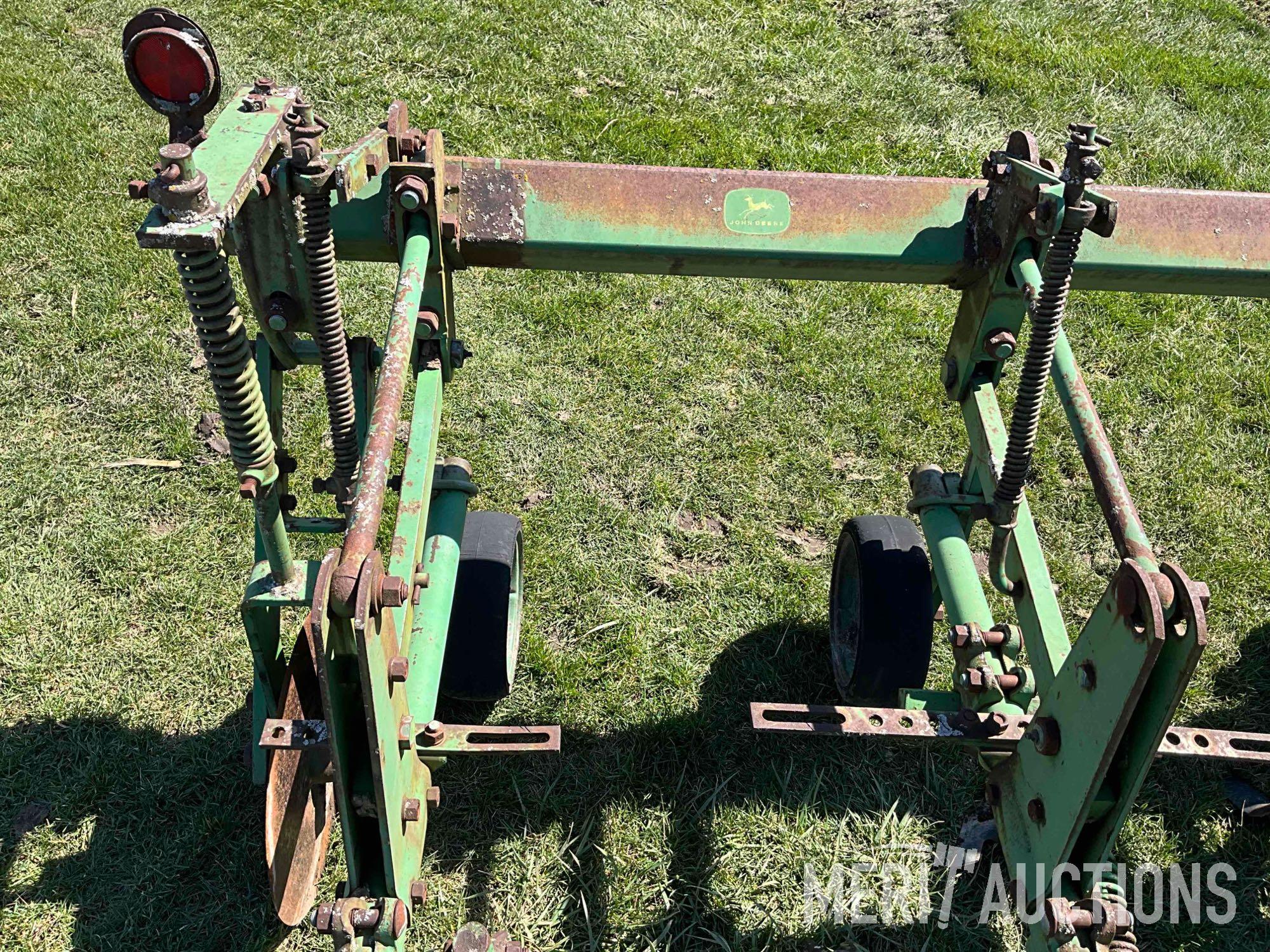 John Deere 6 row 30in. 3-pt. cultivator