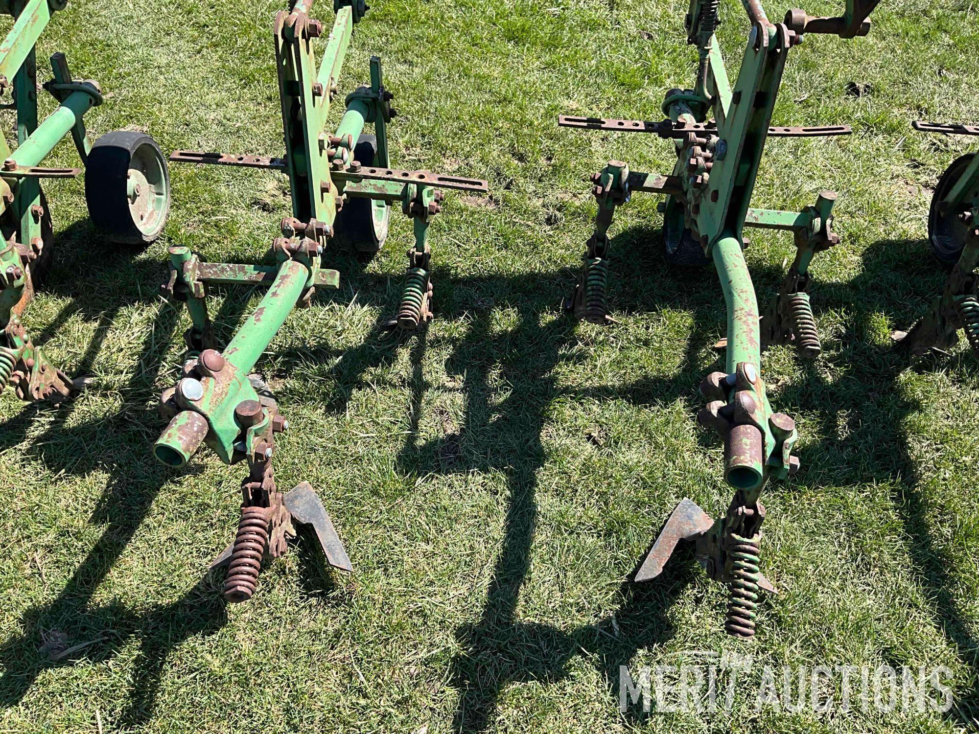 John Deere 6 row 30in. 3-pt. cultivator