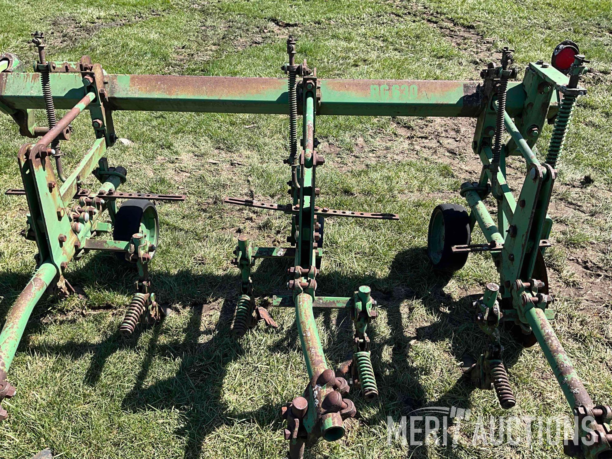 John Deere 6 row 30in. 3-pt. cultivator