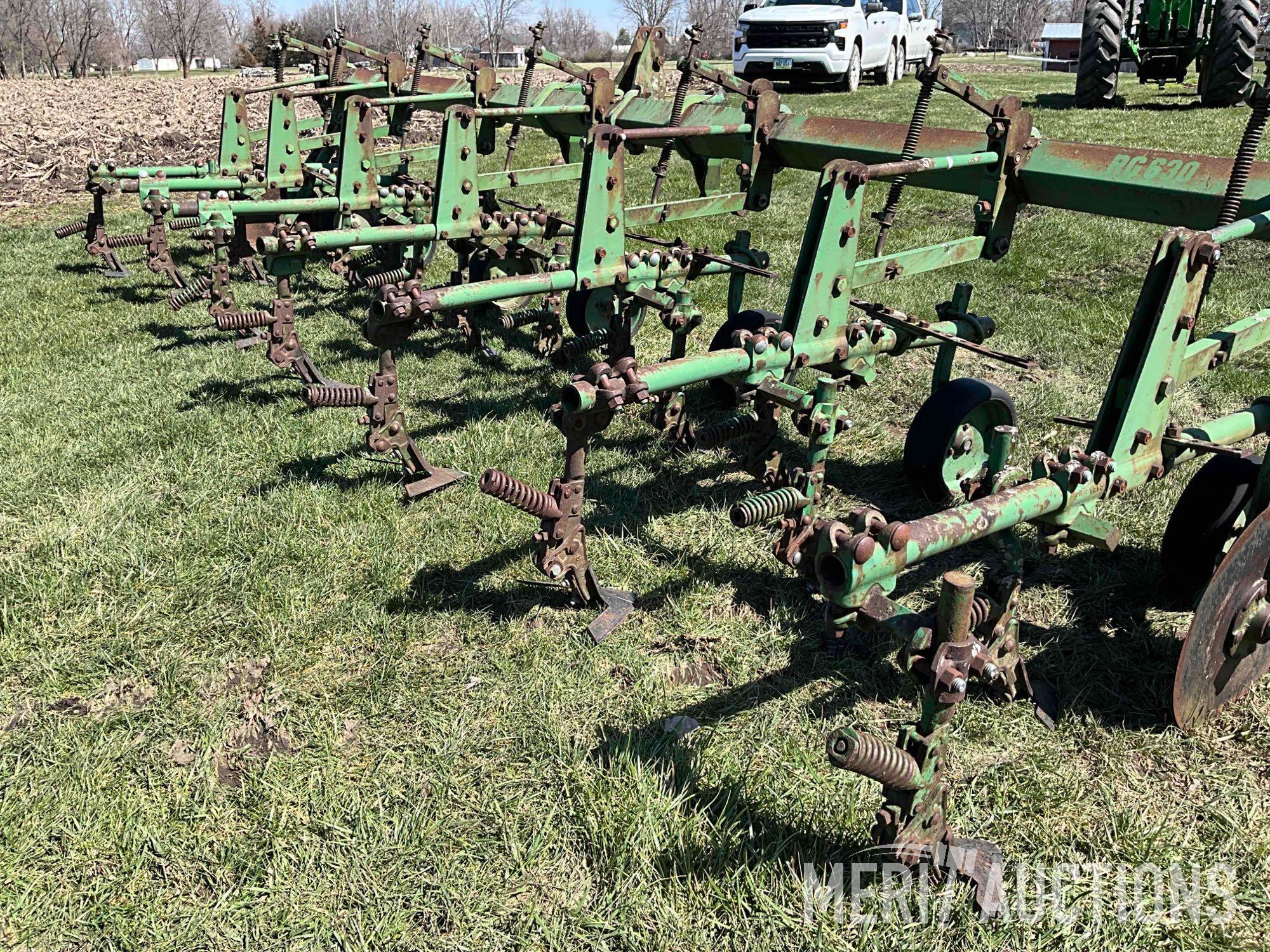 John Deere 6 row 30in. 3-pt. cultivator