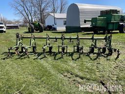 John Deere 6 row 30in. 3-pt. cultivator