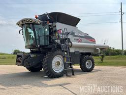 2013 Gleaner S67 Combine
