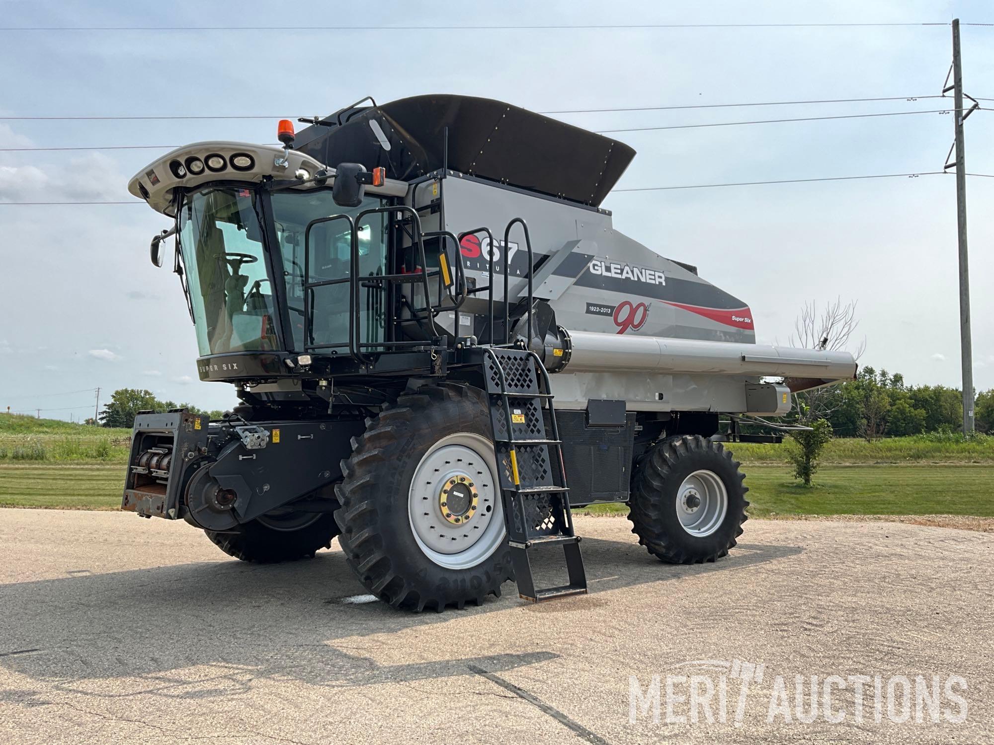2013 Gleaner S67 Combine