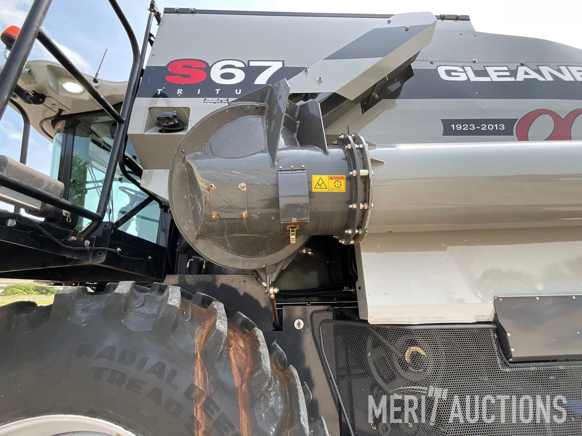 2013 Gleaner S67 Combine