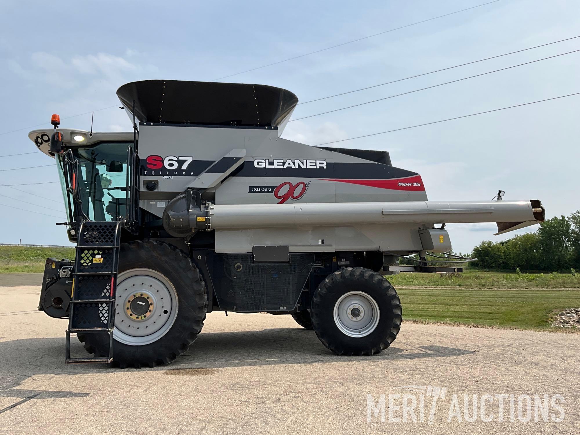 2013 Gleaner S67 Combine