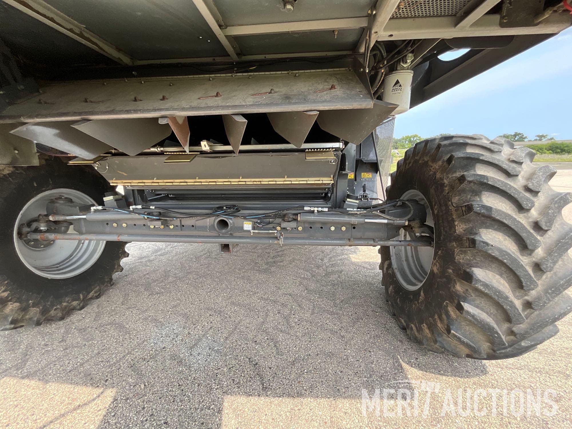 2013 Gleaner S67 Combine
