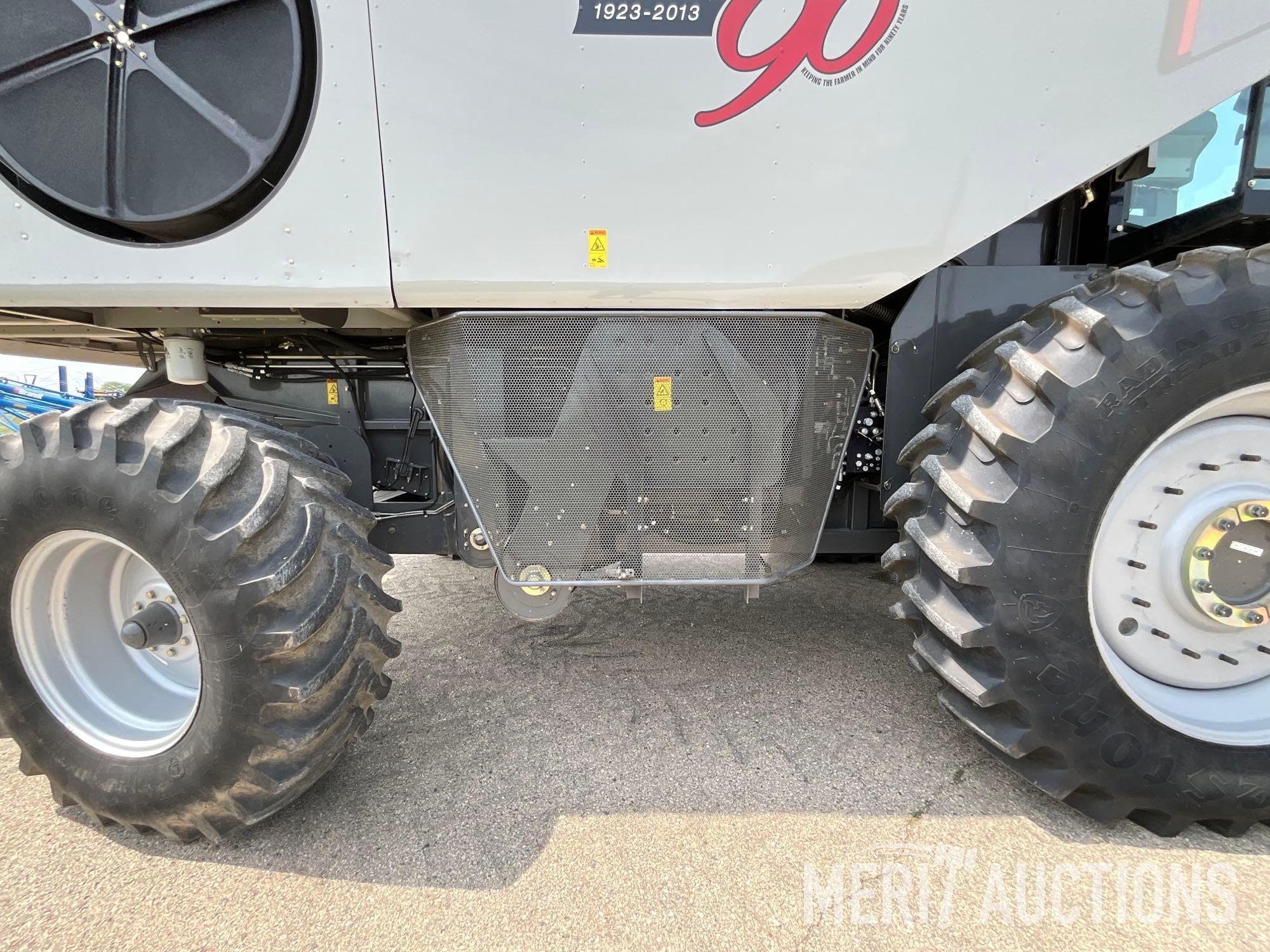 2013 Gleaner S67 Combine