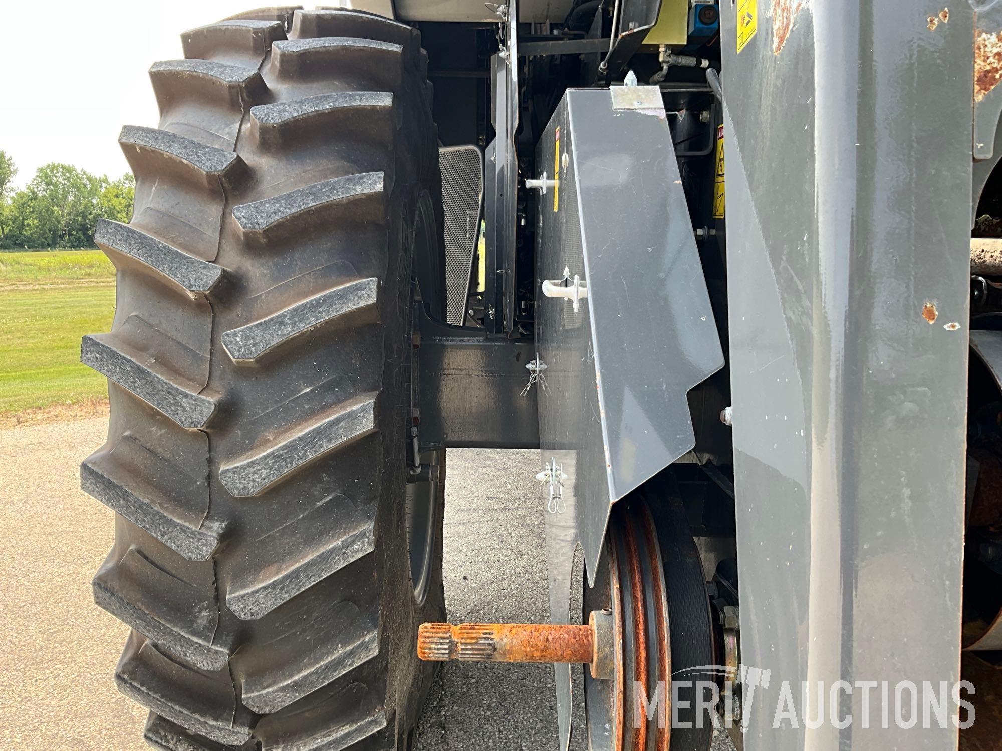2013 Gleaner S67 Combine
