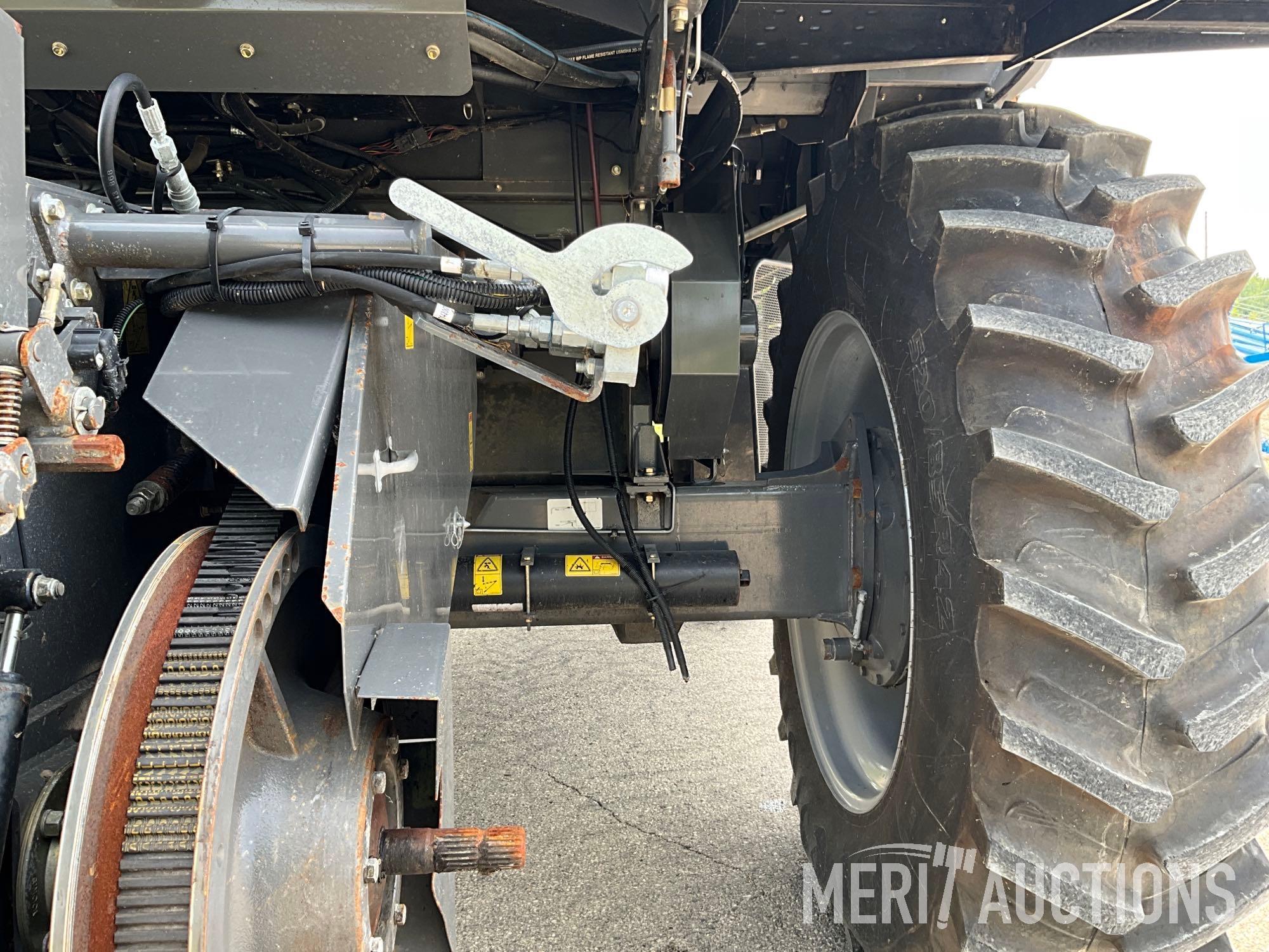 2013 Gleaner S67 Combine