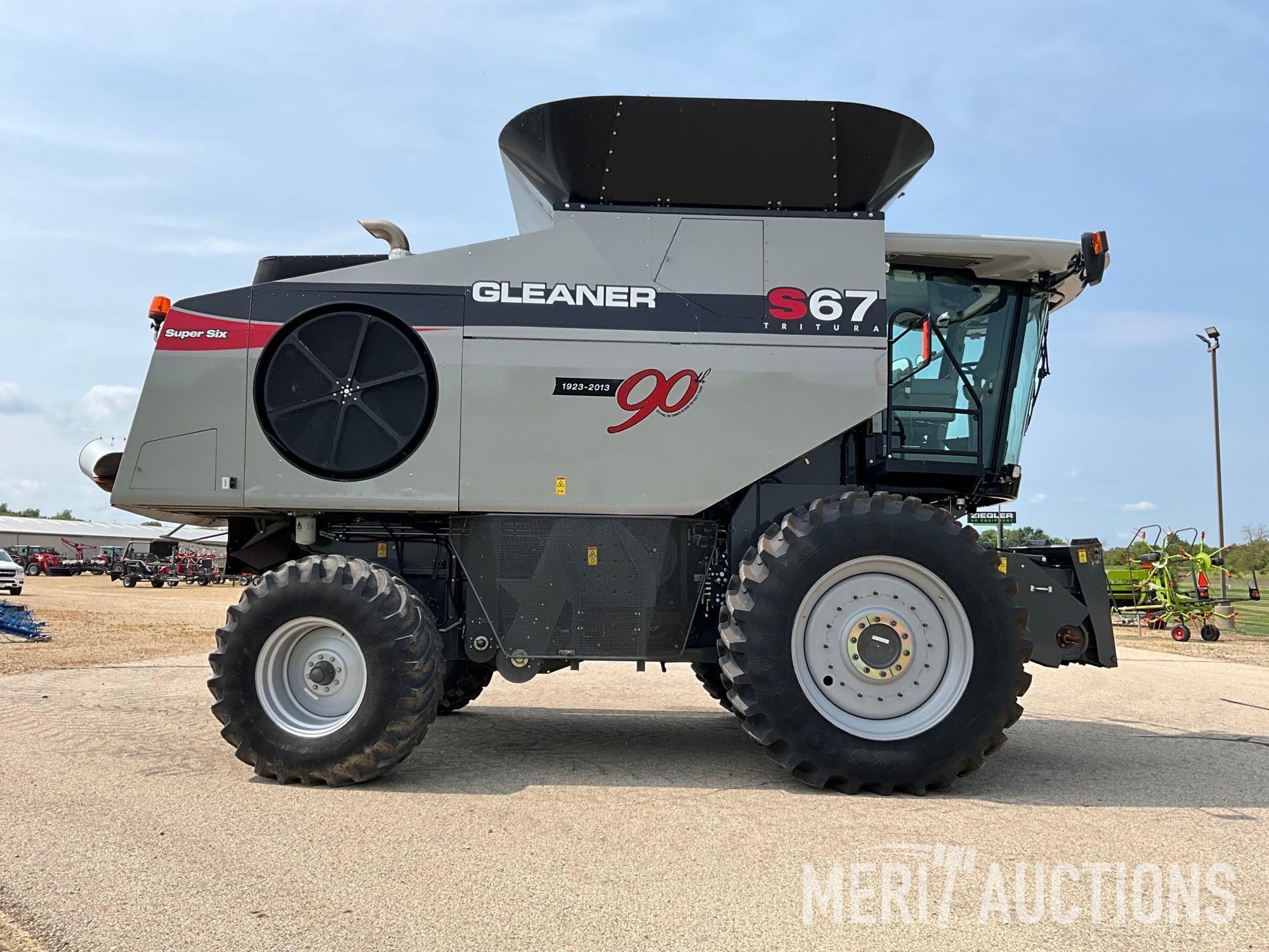 2013 Gleaner S67 Combine