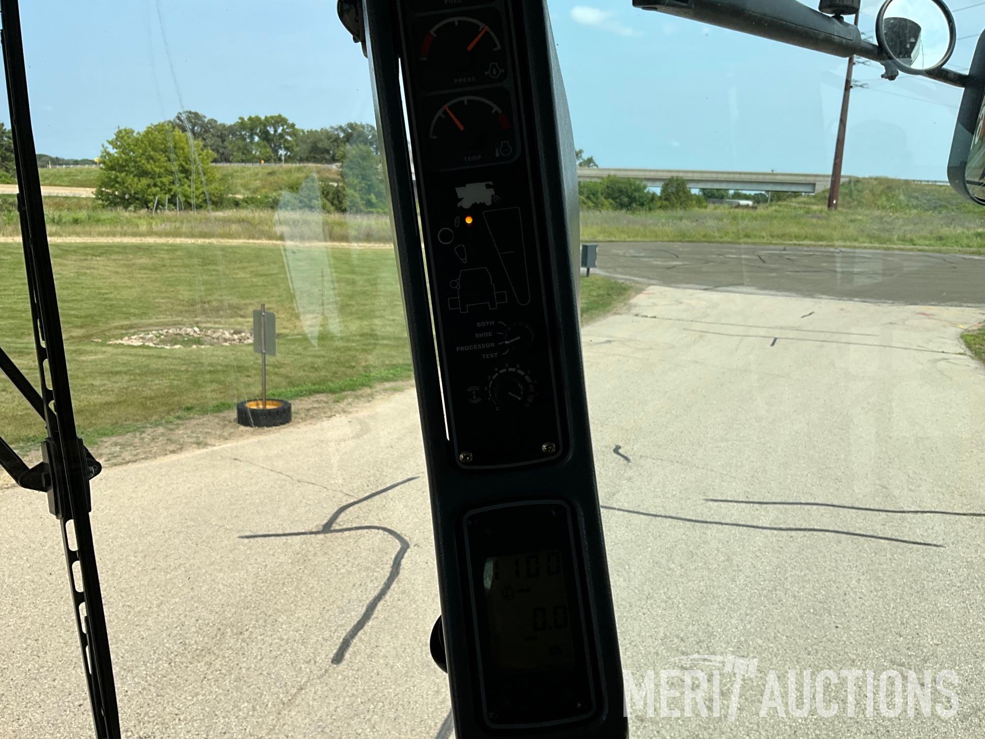 2013 Gleaner S67 Combine