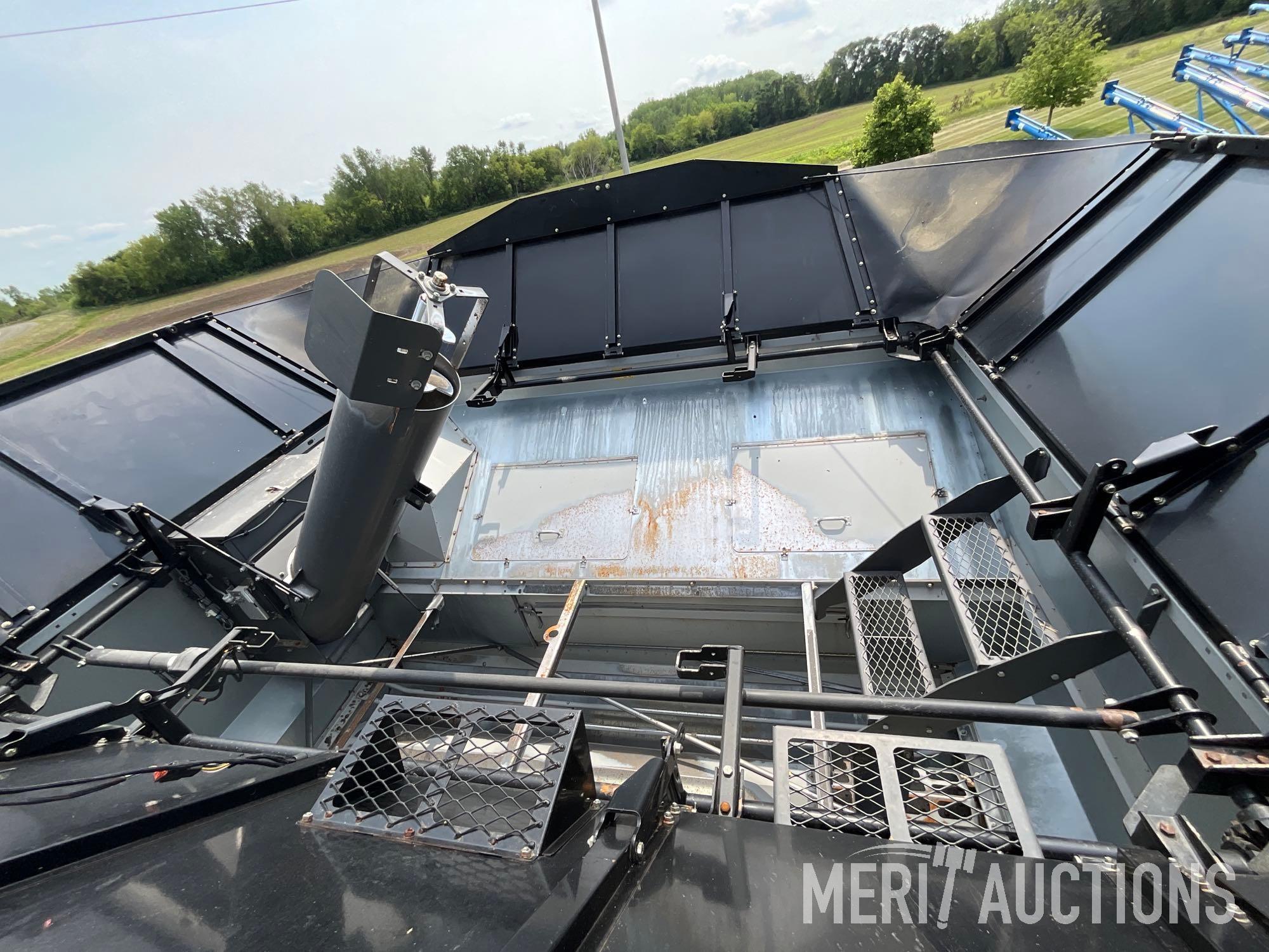 2013 Gleaner S67 Combine