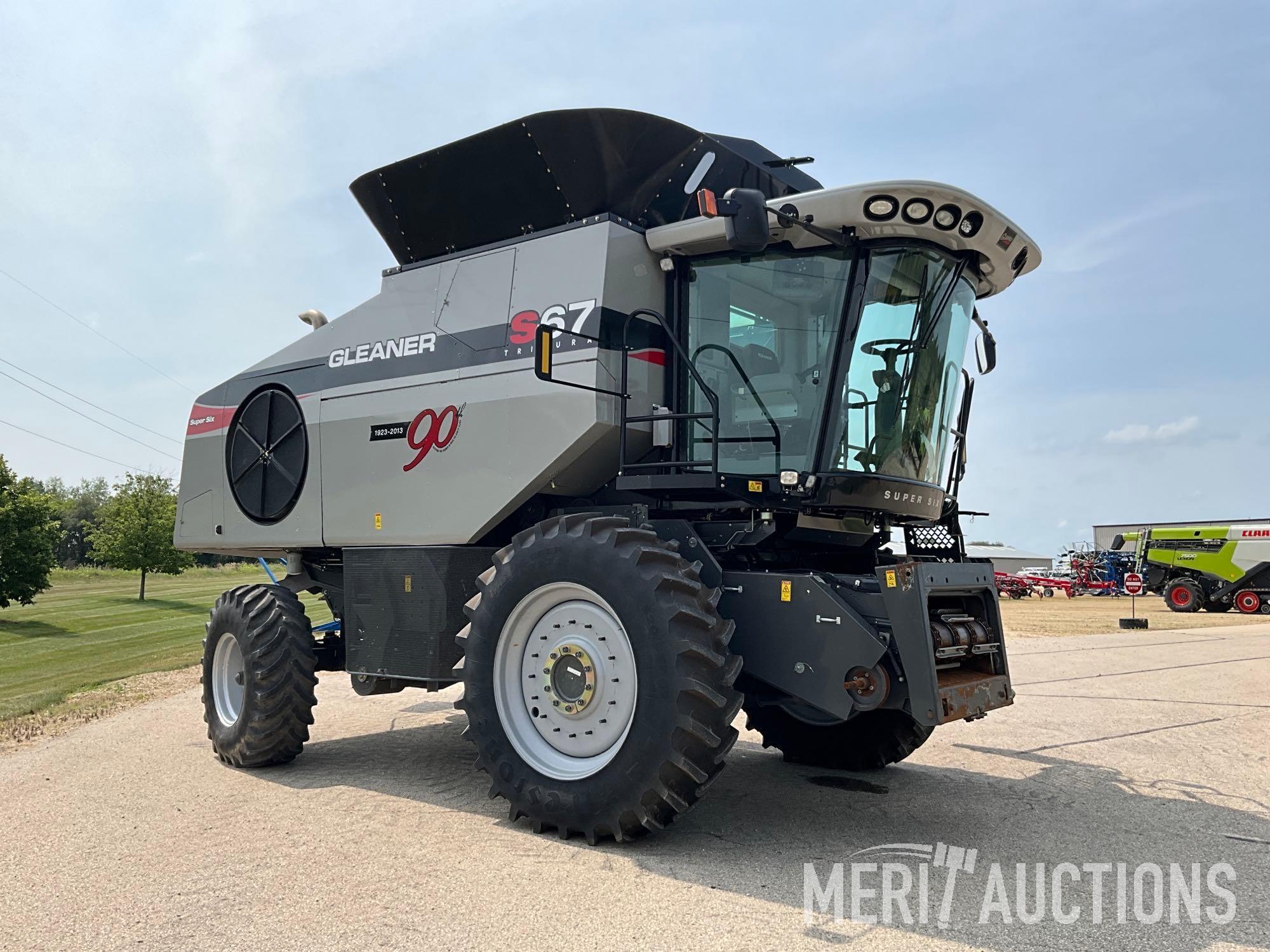 2013 Gleaner S67 Combine