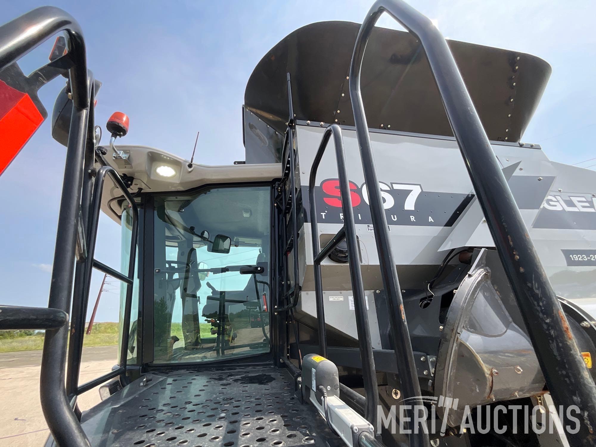 2013 Gleaner S67 Combine