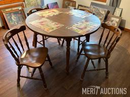 Round Kitchen Table with (4) Chairs