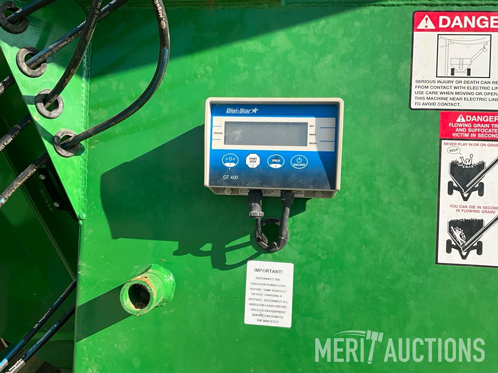 J&M 875-18 Grain Cart