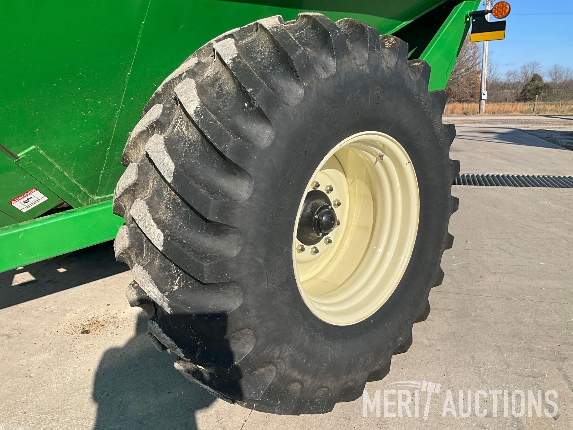 J&M 875-18 Grain Cart