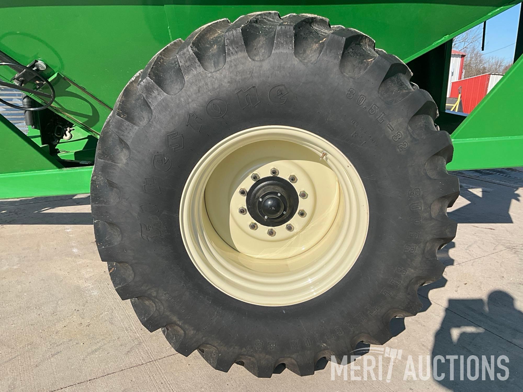 J&M 875-18 Grain Cart