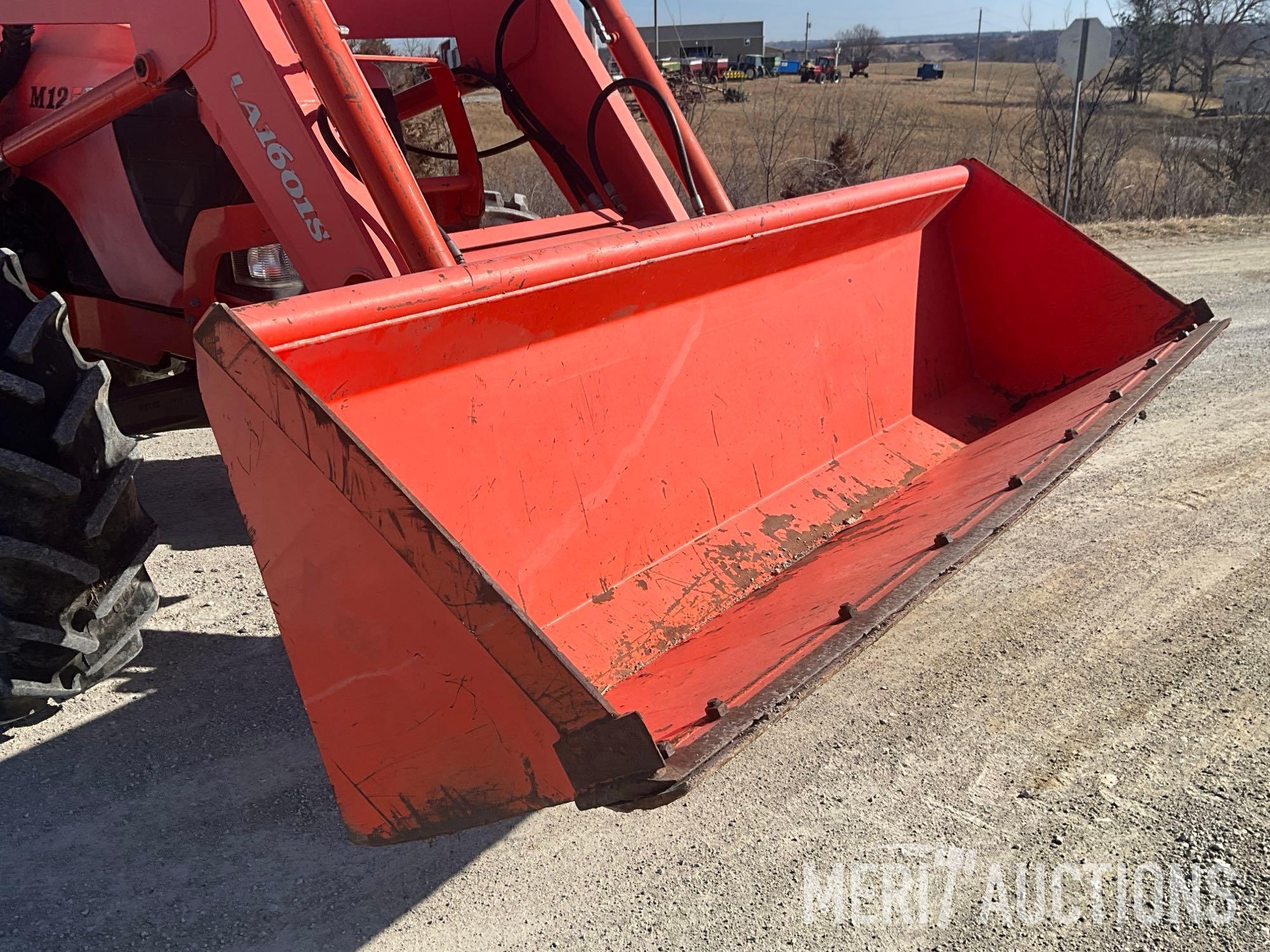 2008 Kubota M125X tactor
