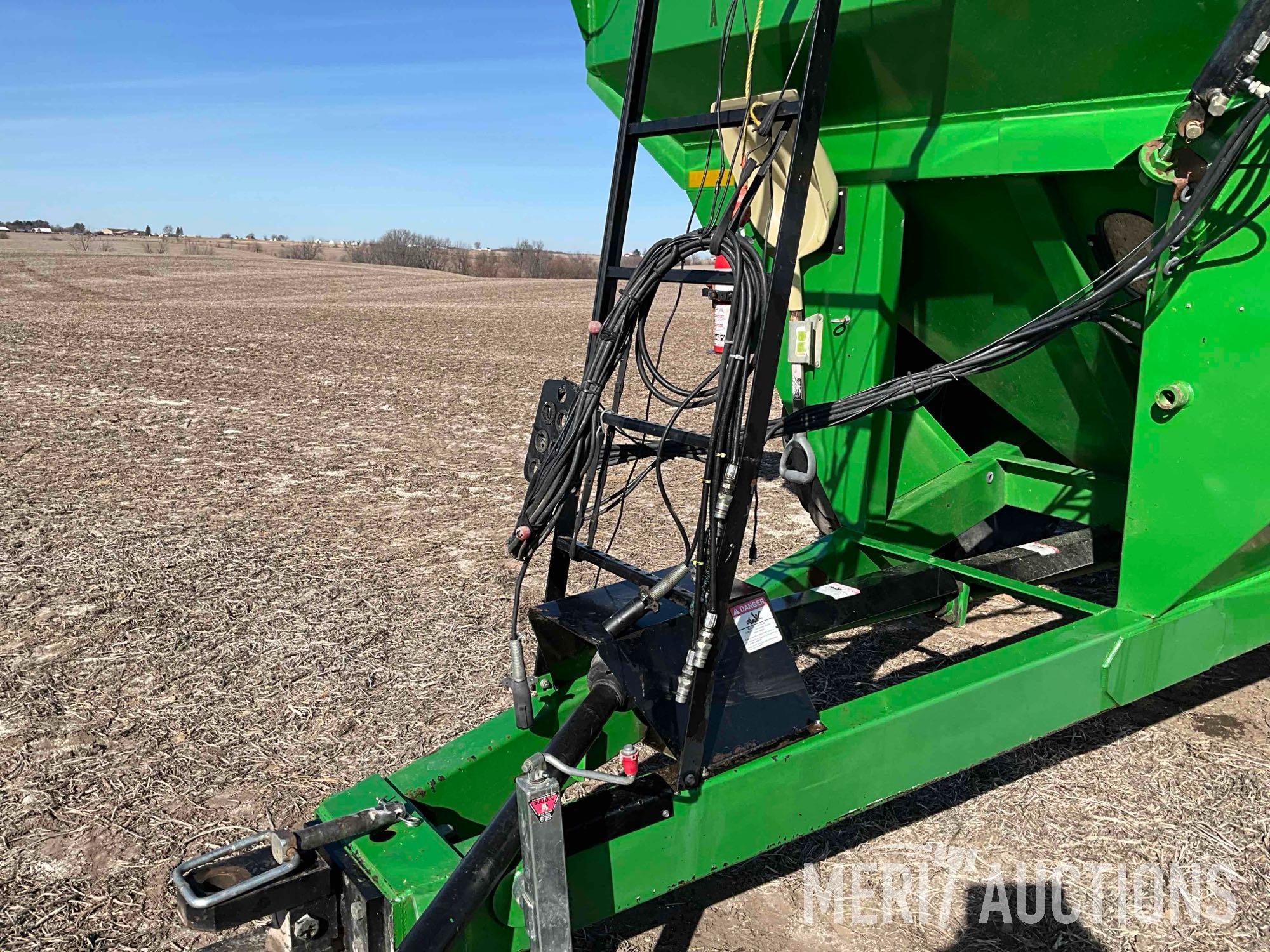J&M 525-14 grain cart