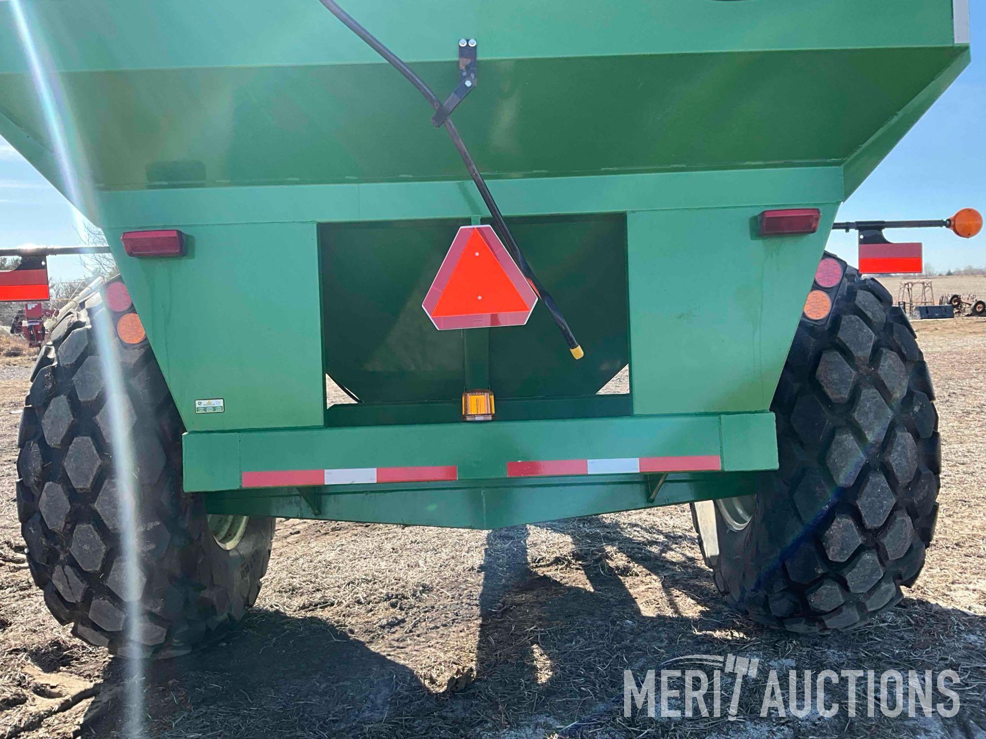 J&M 525-14 grain cart
