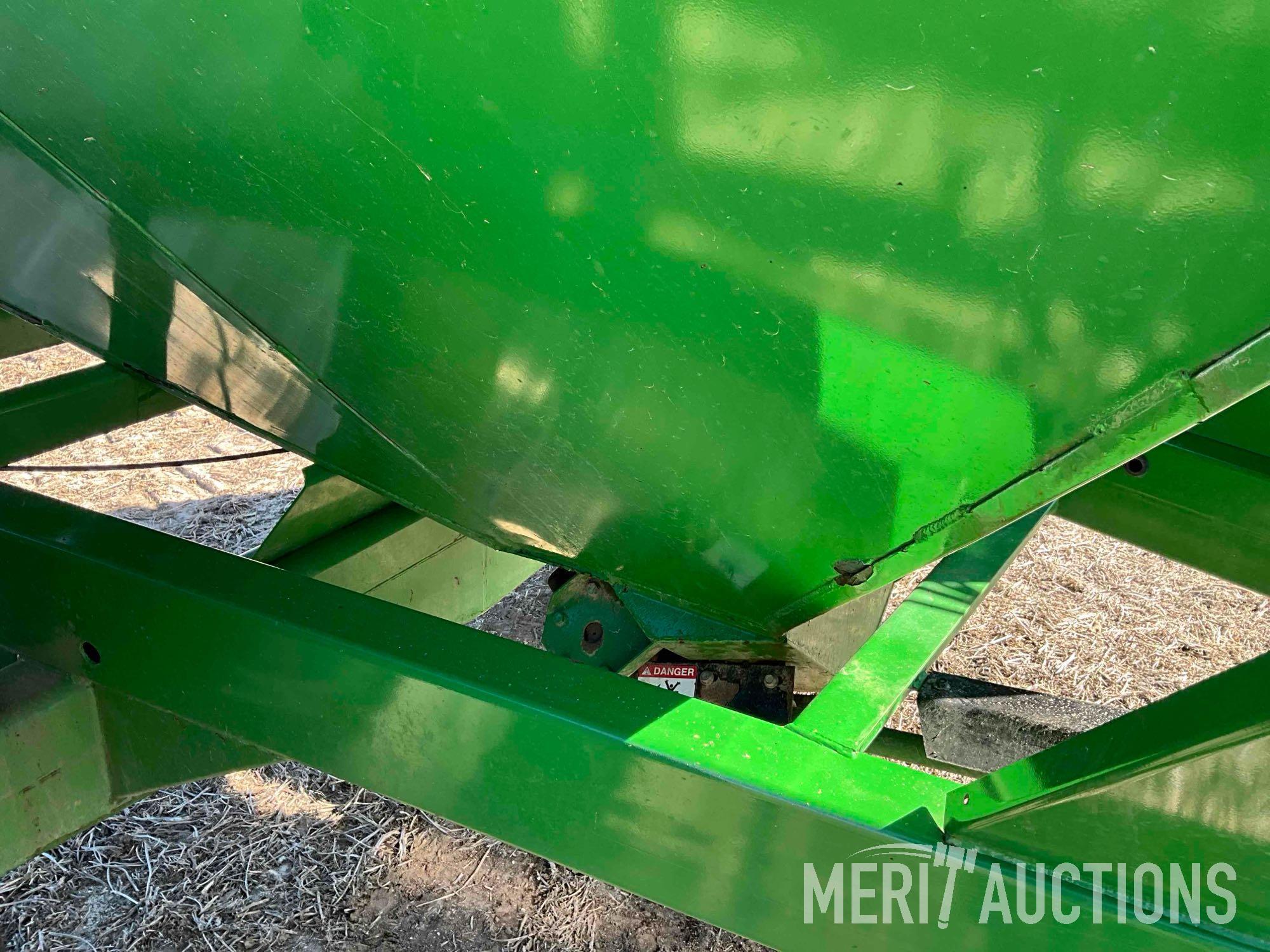 J&M 525-14 grain cart