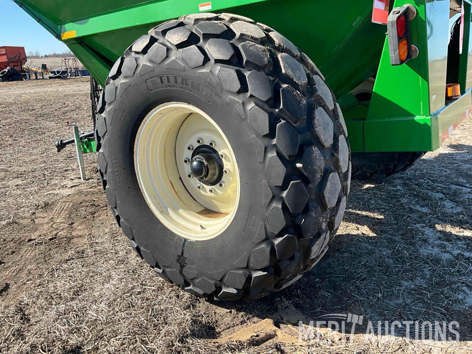 J&M 525-14 grain cart