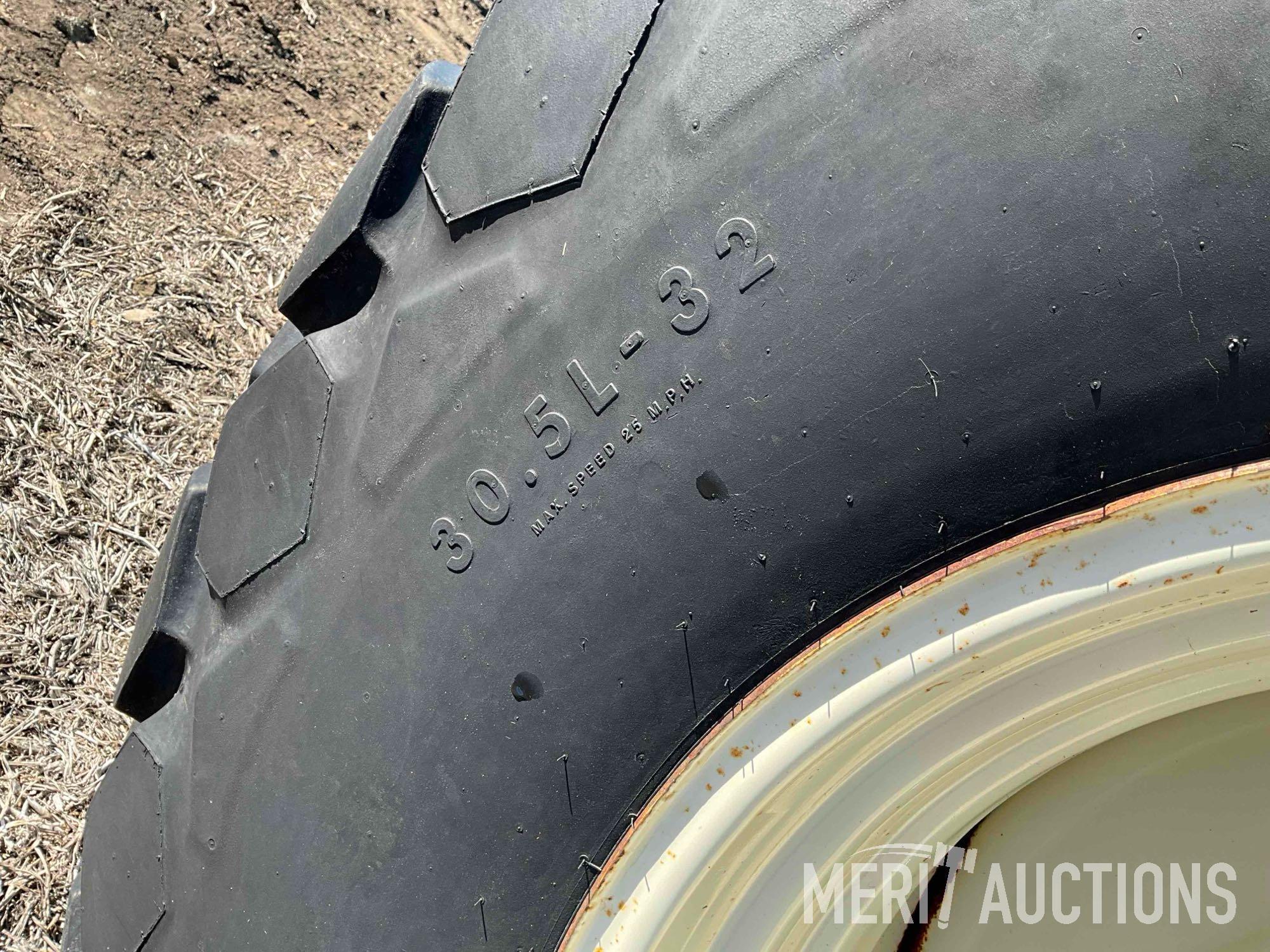 J&M 525-14 grain cart