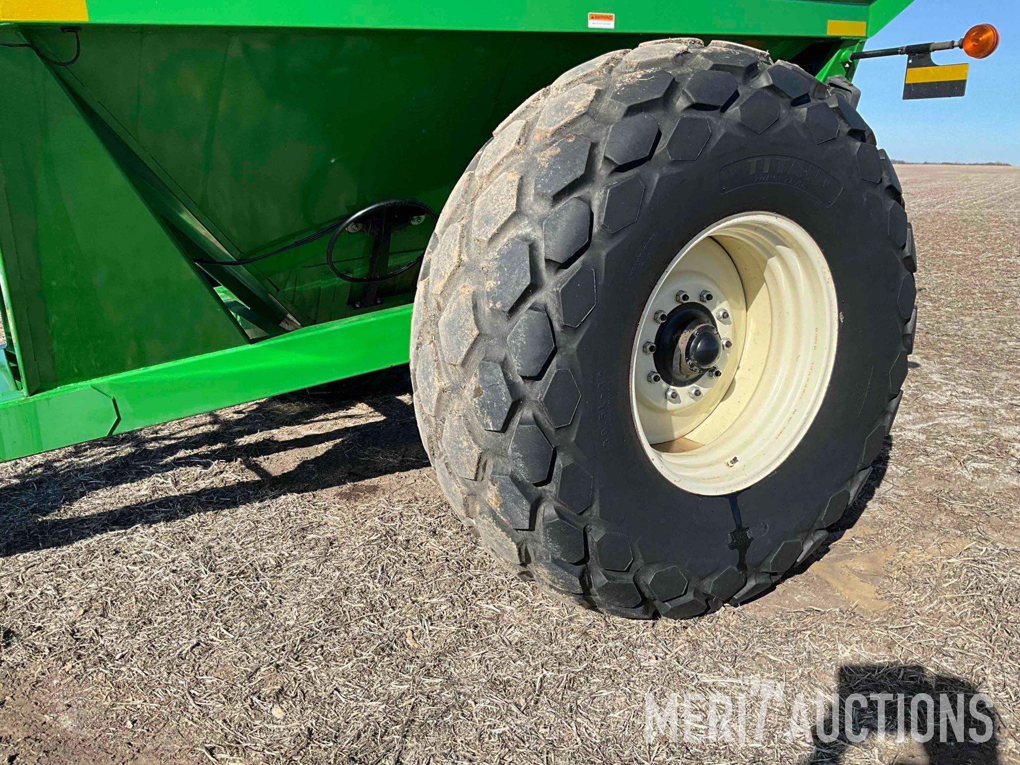 J&M 525-14 grain cart