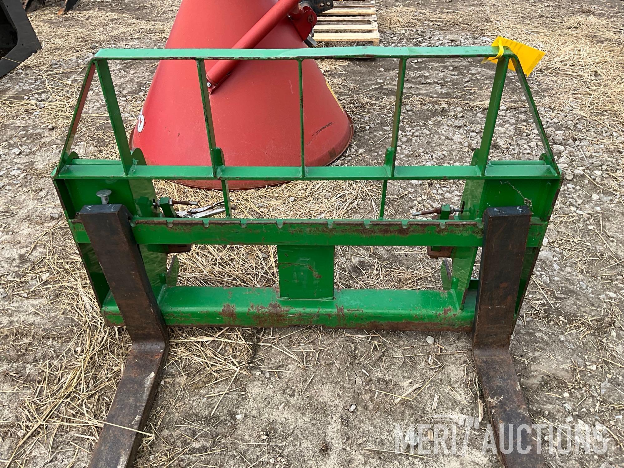 Frontier 48in. pallet forks for John Deere 640 loader