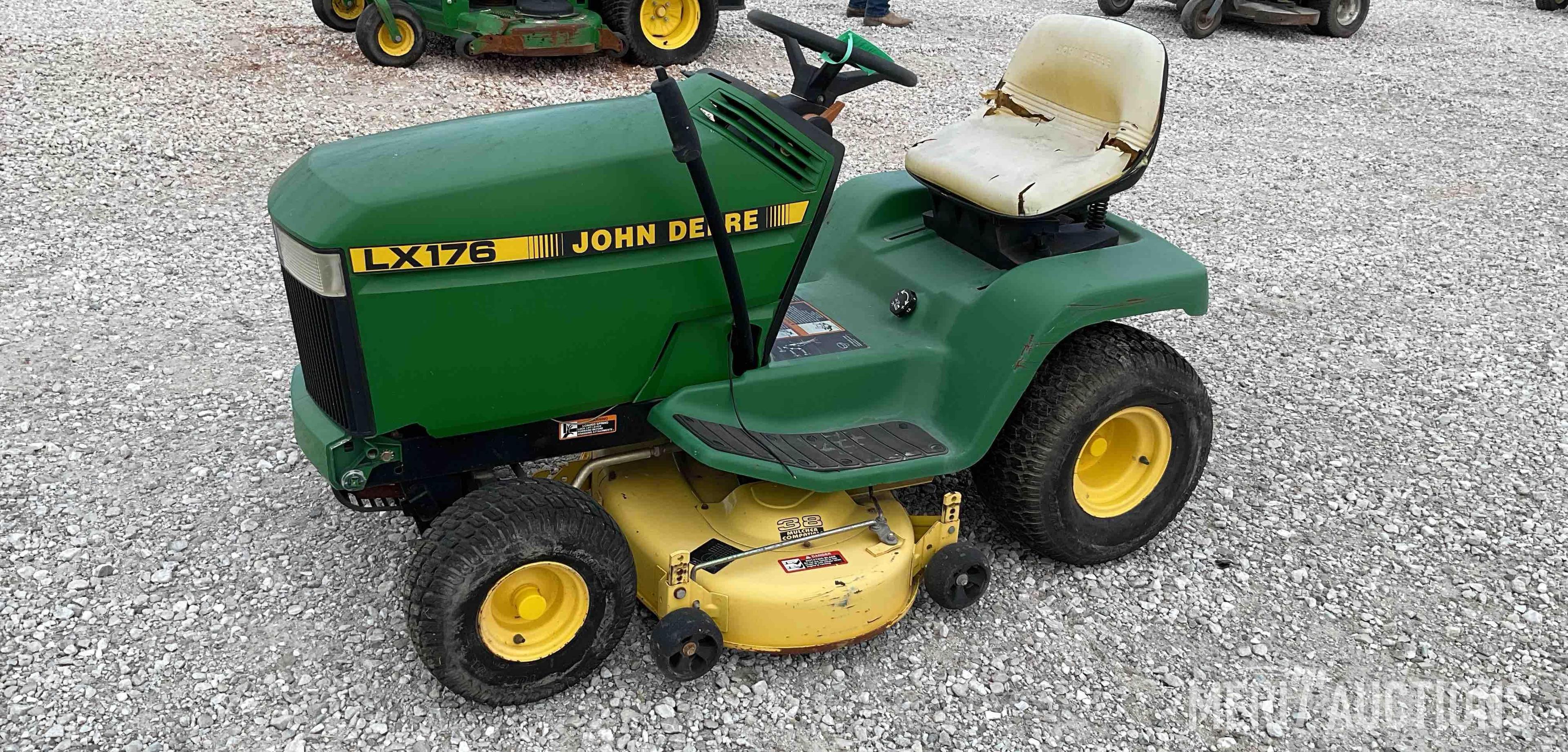1994 John Deere LX176 Lawnmower