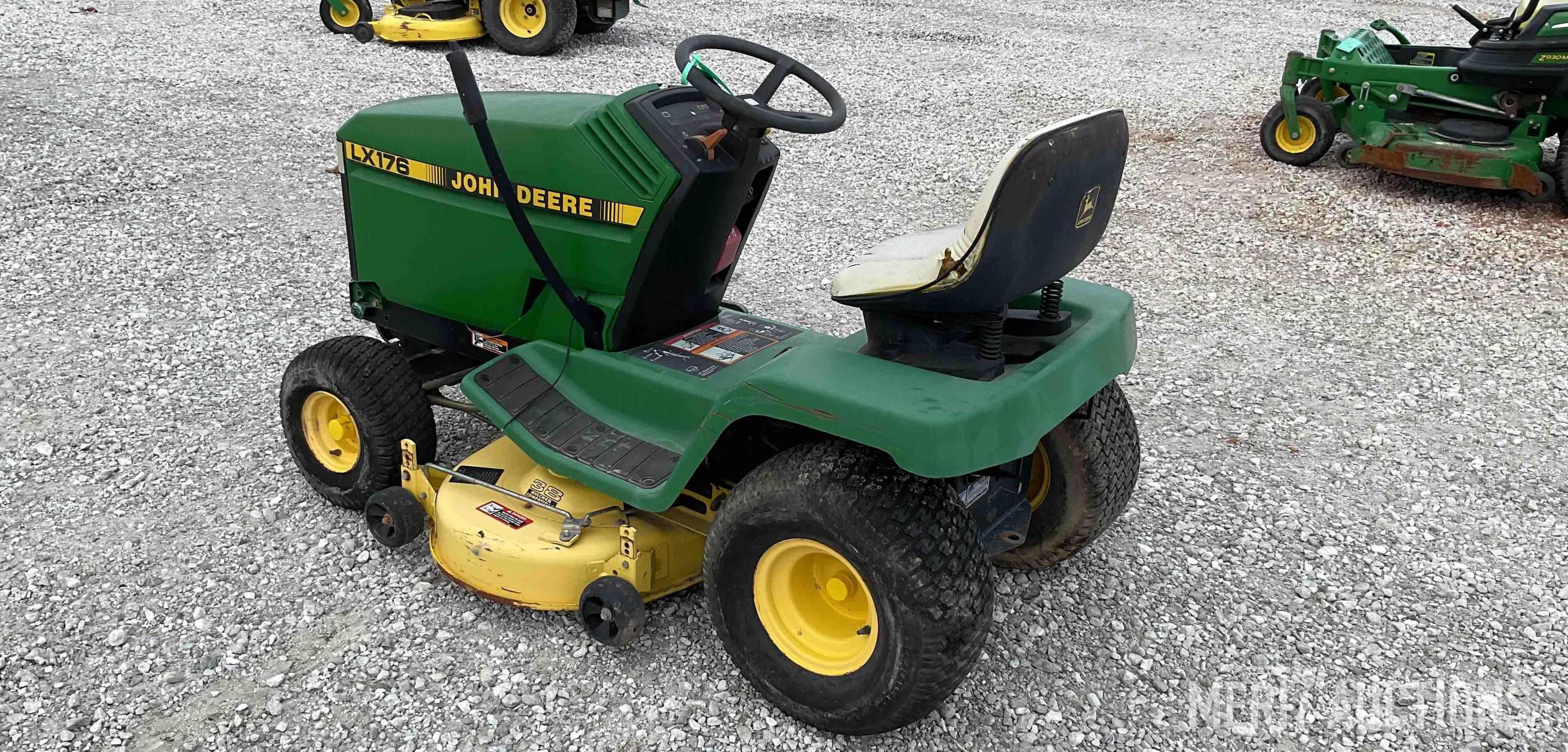 1994 John Deere LX176 Lawnmower