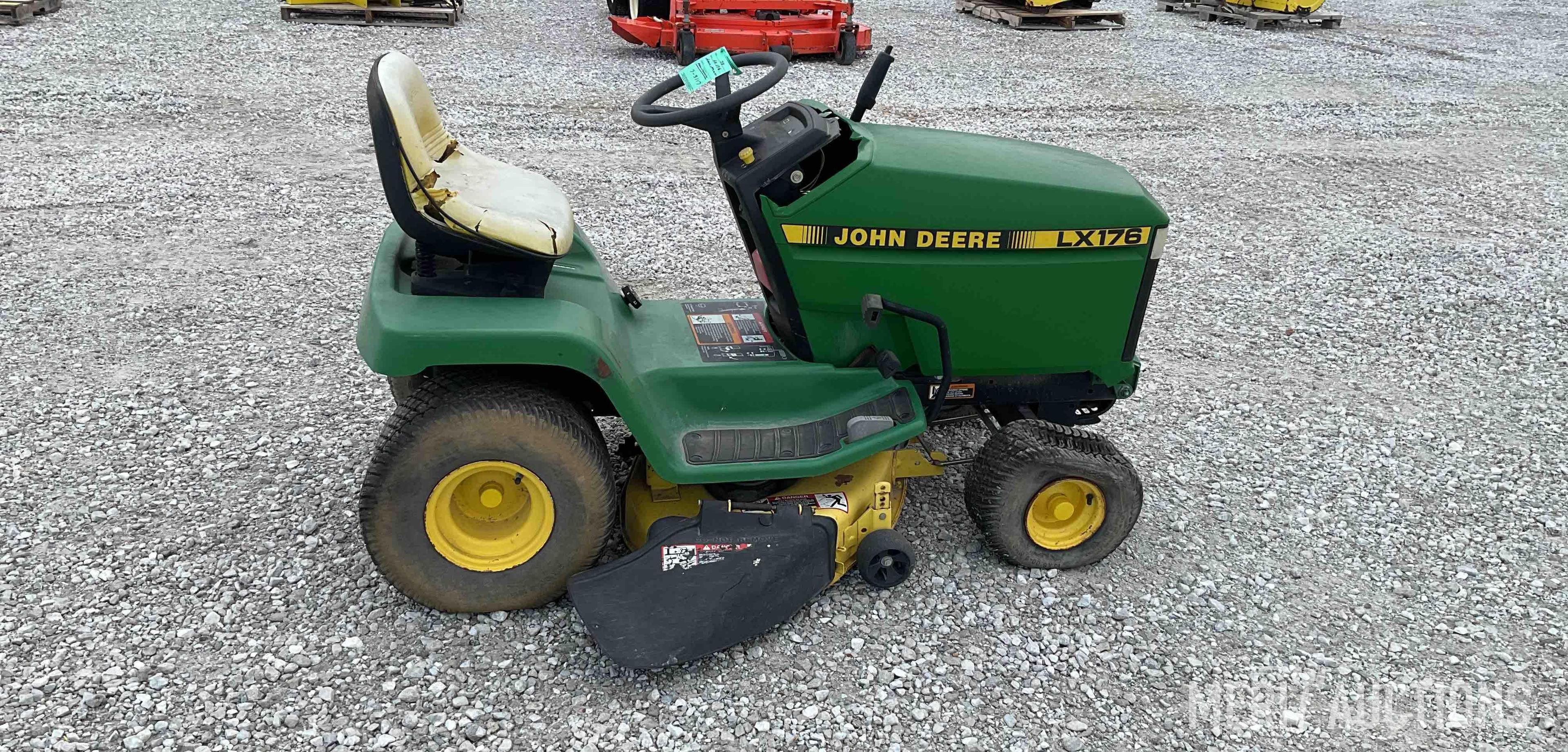 1994 John Deere LX176 Lawnmower
