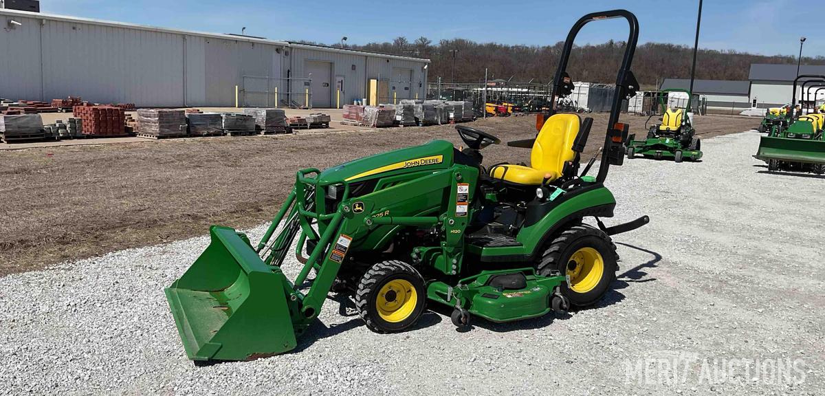 2015 John Deere 1025R MFWD Tractor