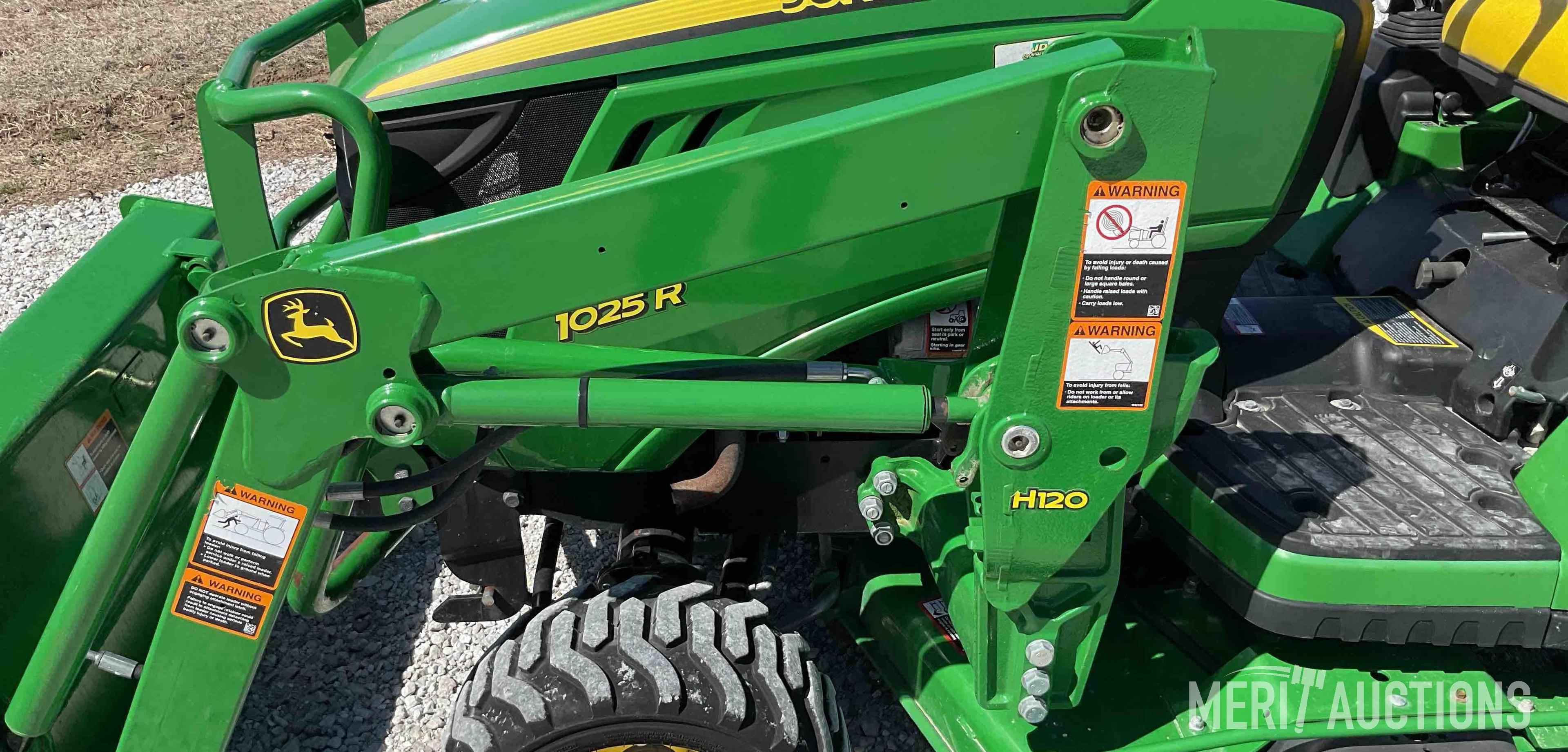 2015 John Deere 1025R MFWD Tractor
