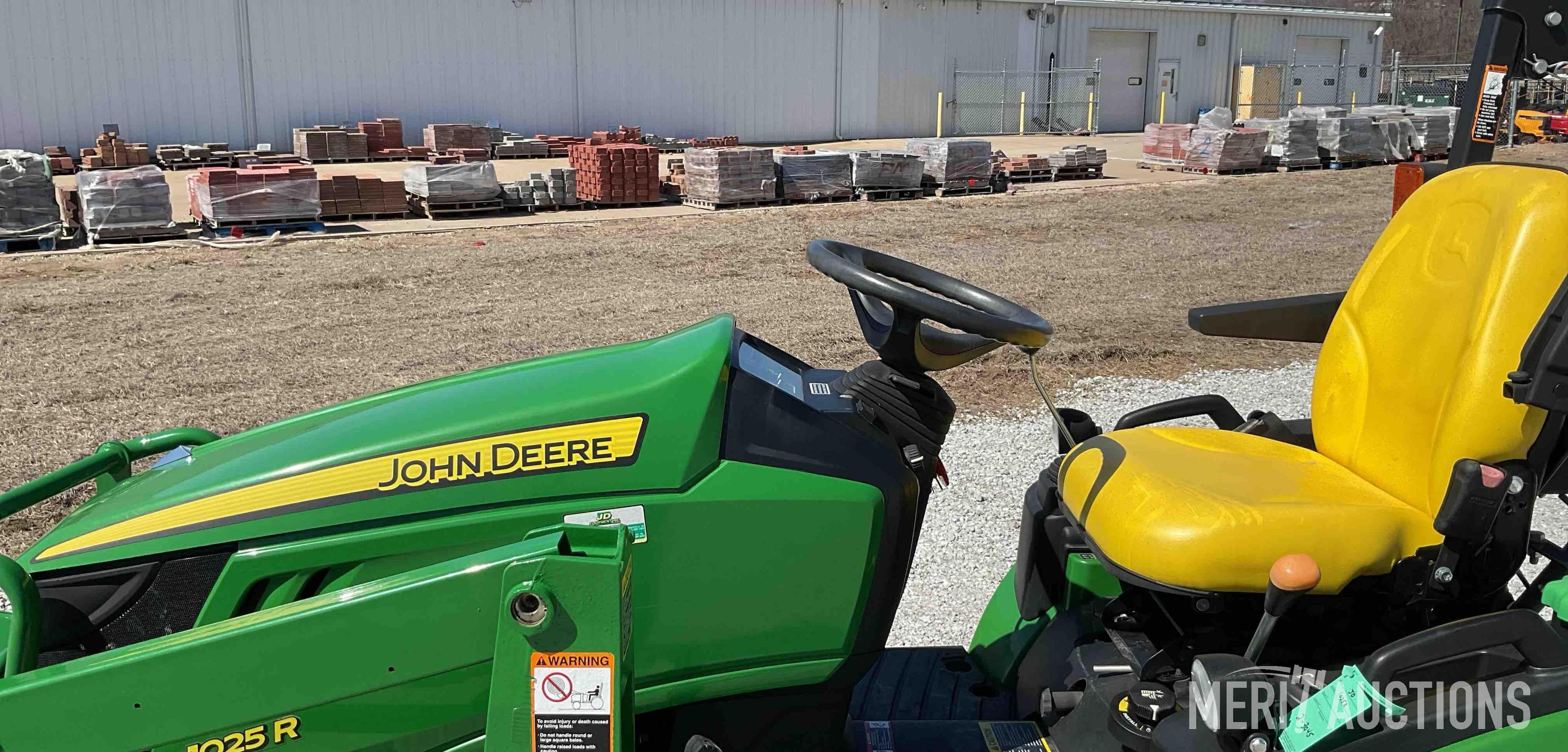 2015 John Deere 1025R MFWD Tractor