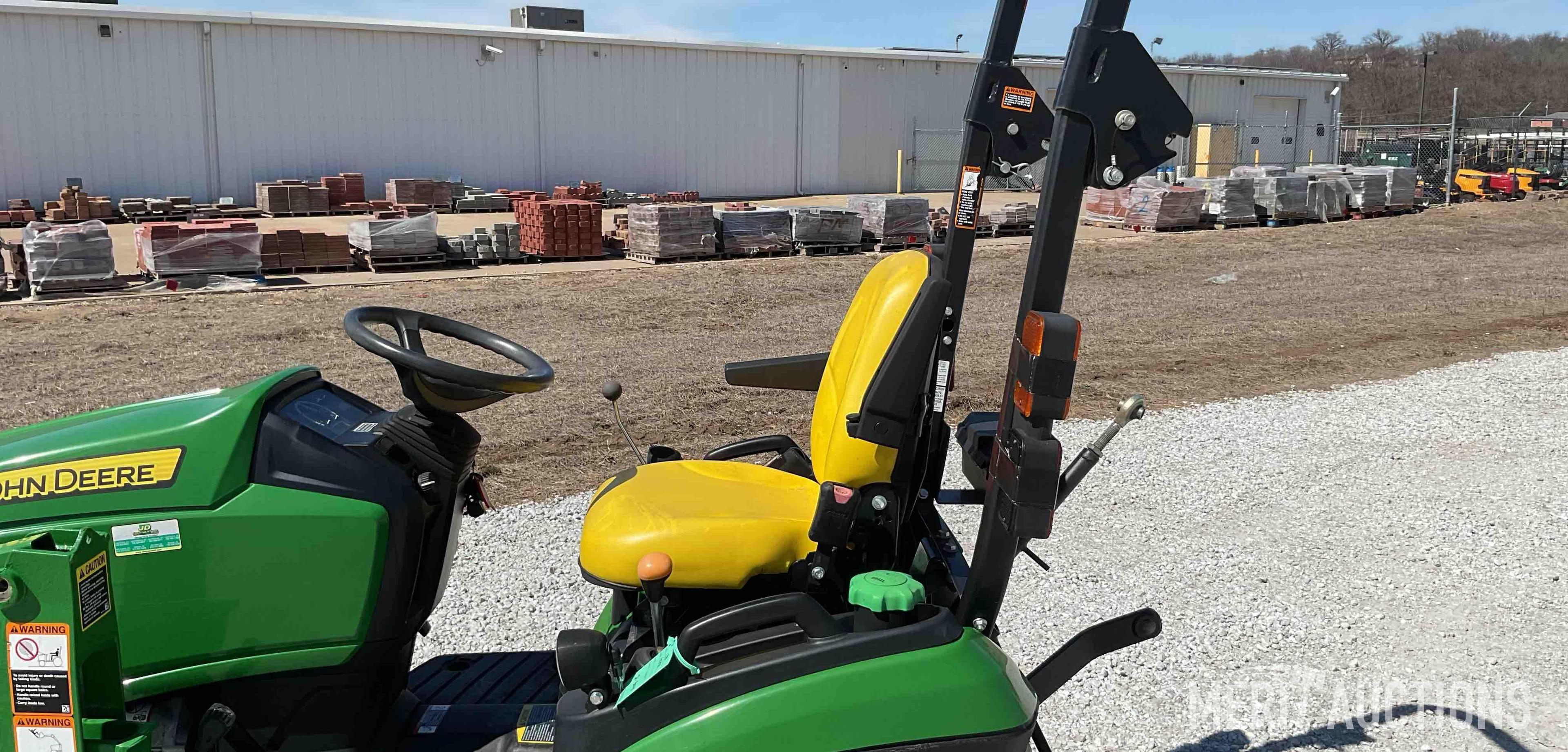 2015 John Deere 1025R MFWD Tractor