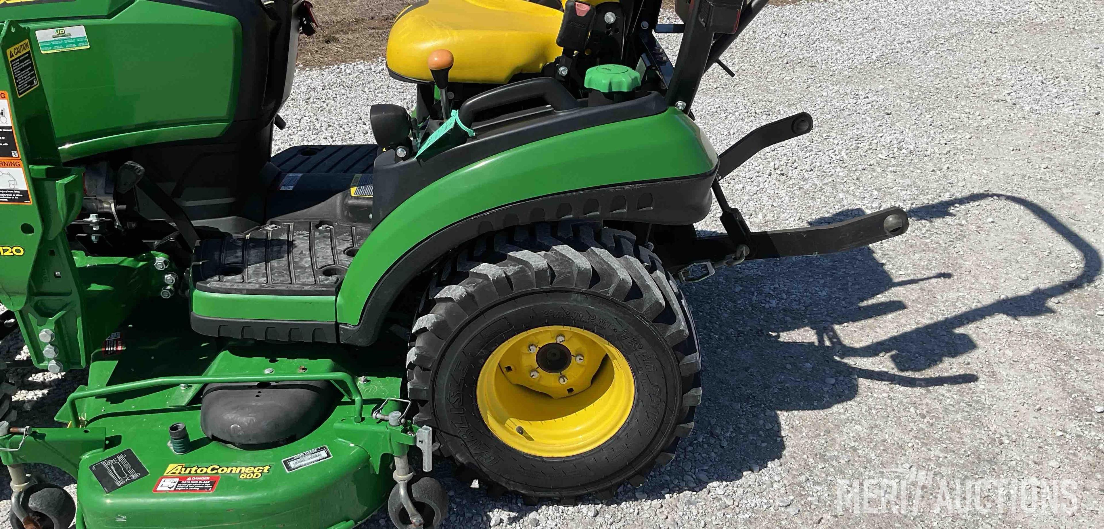 2015 John Deere 1025R MFWD Tractor