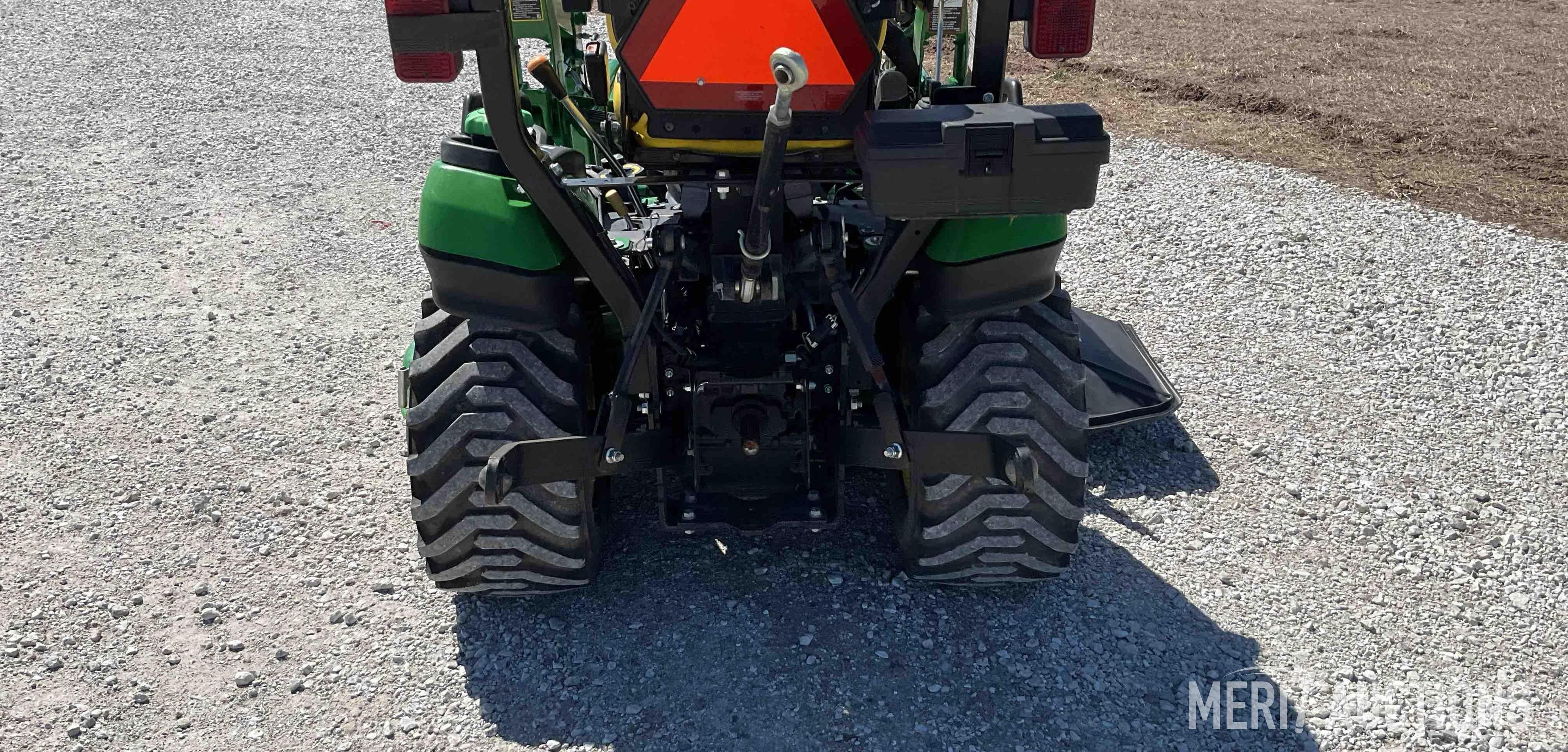 2015 John Deere 1025R MFWD Tractor