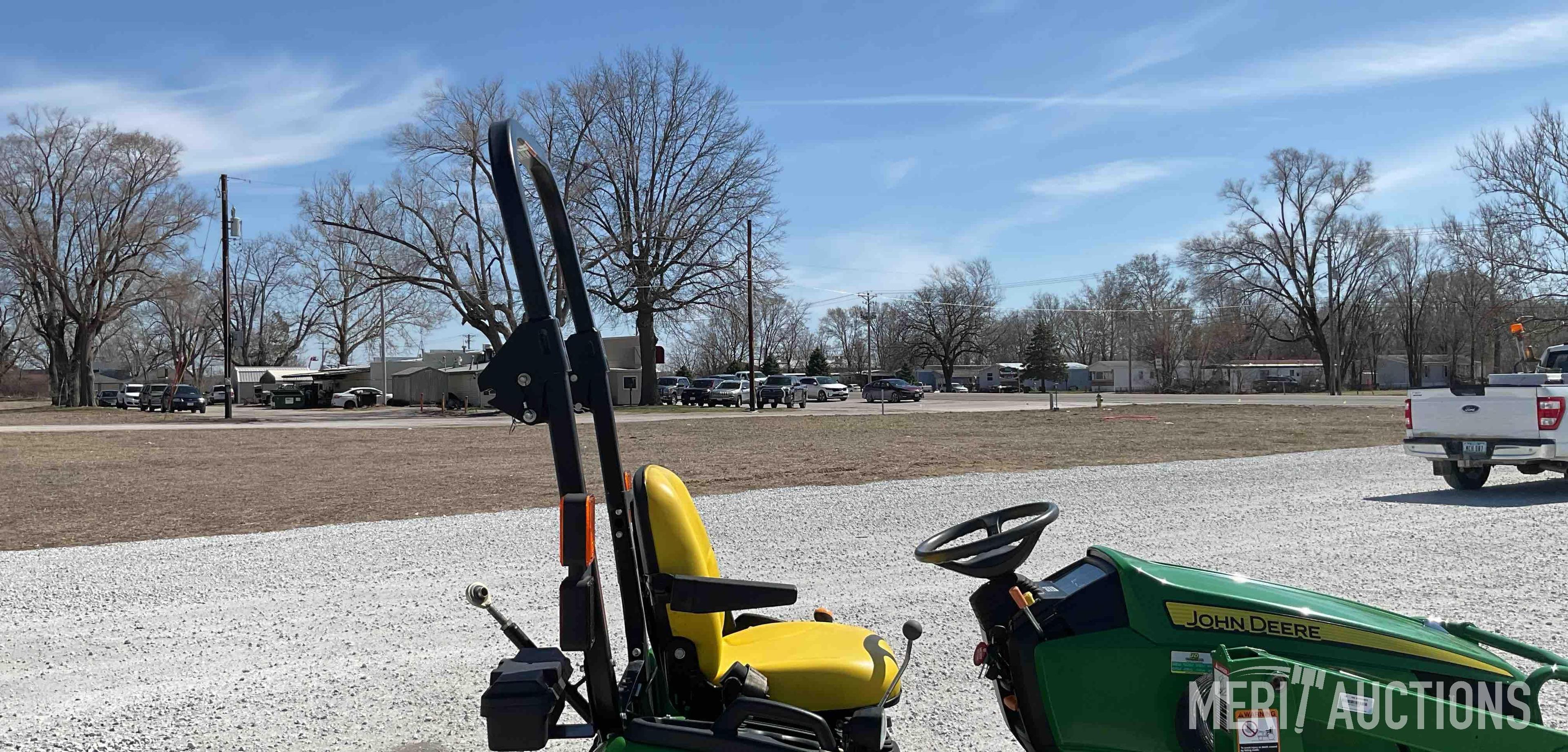 2015 John Deere 1025R MFWD Tractor