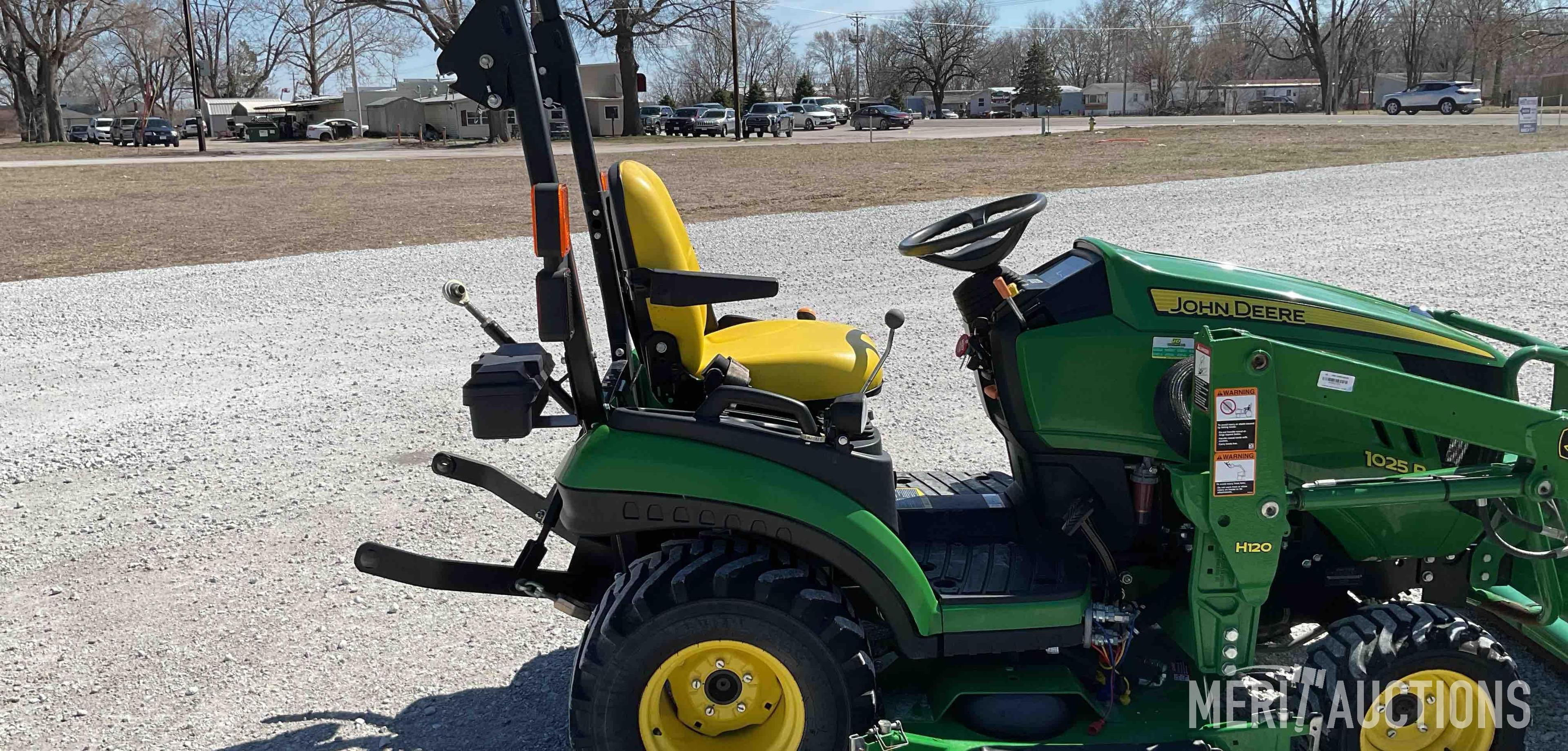 2015 John Deere 1025R MFWD Tractor