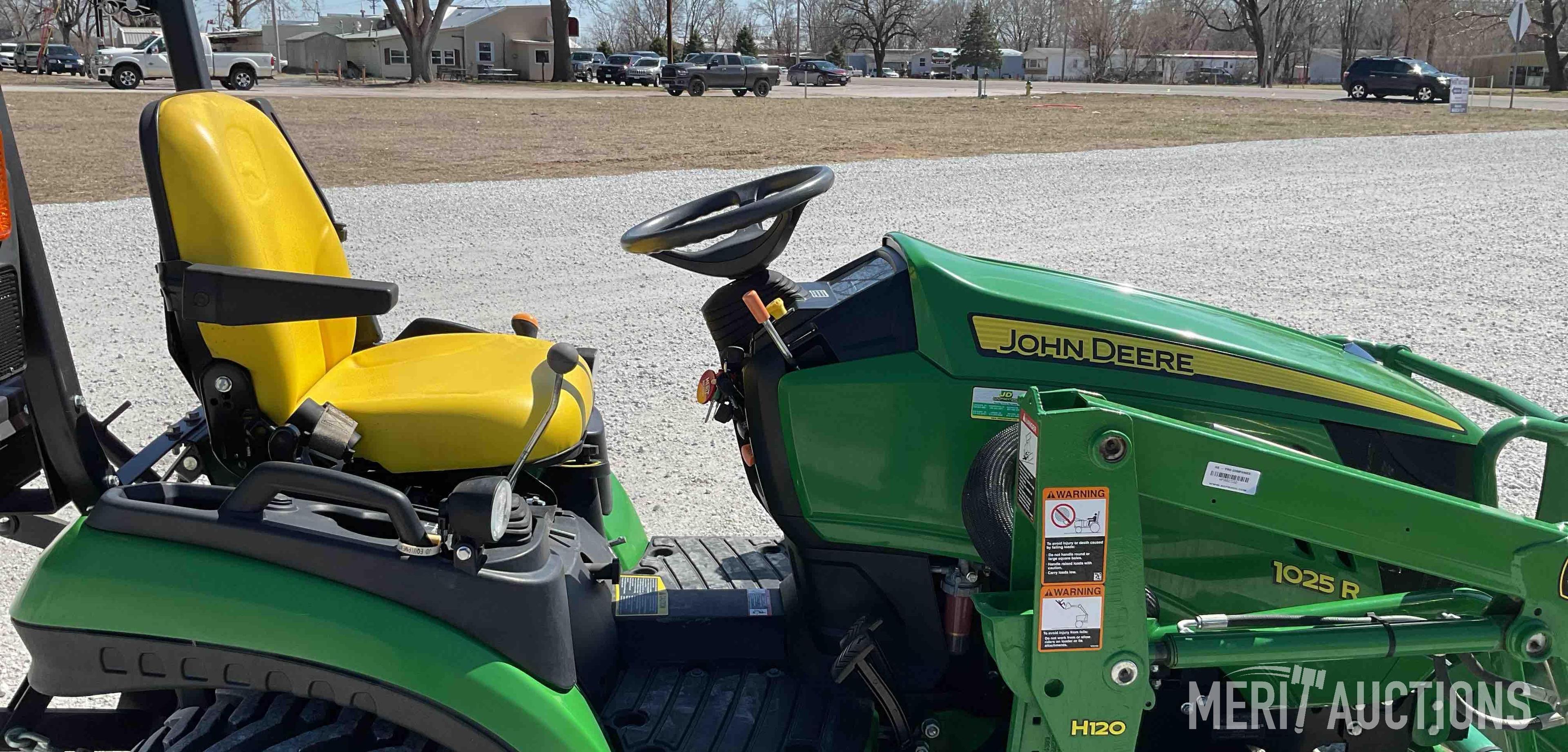 2015 John Deere 1025R MFWD Tractor